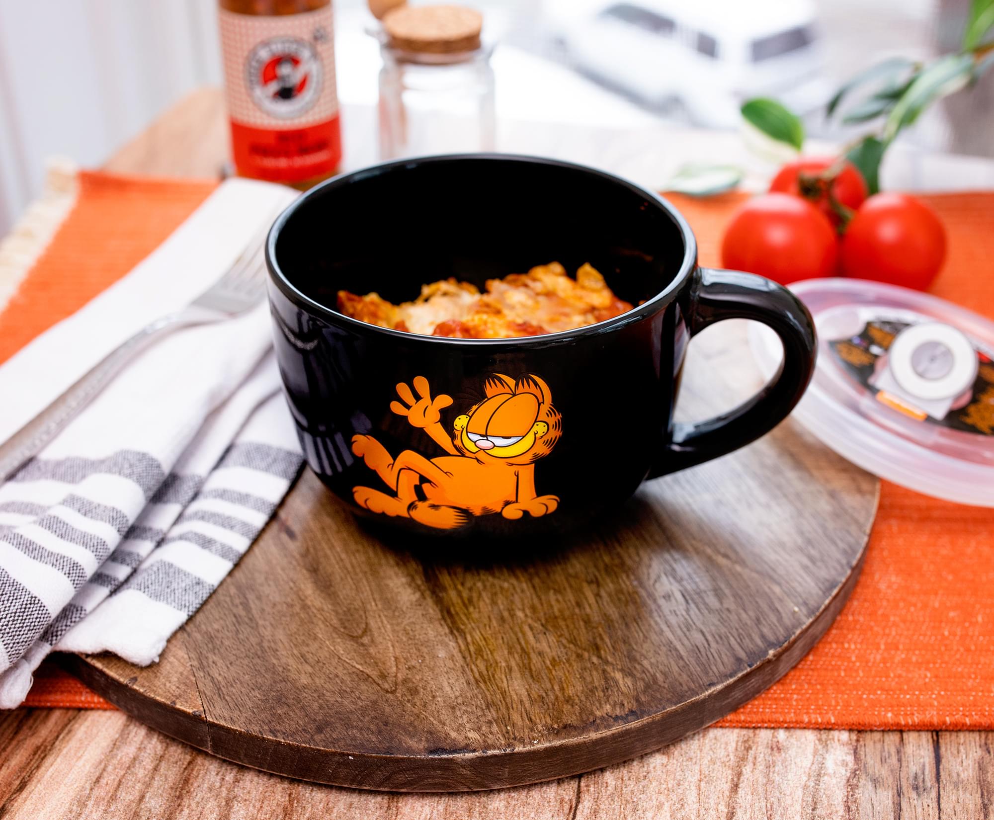 Garfield Ceramic Soup Mug With Vented Lid | Holds 24 Ounces