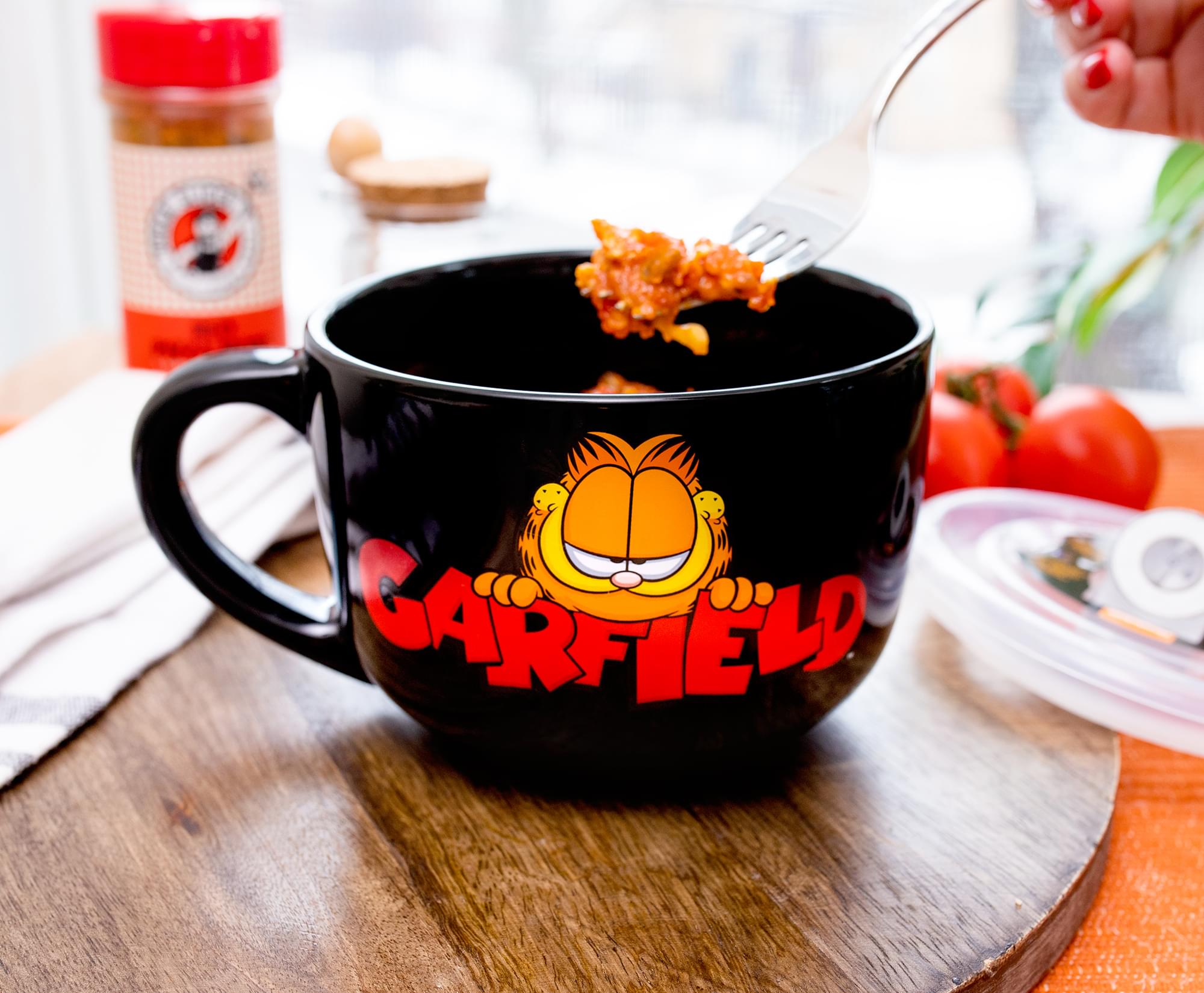Garfield Ceramic Soup Mug With Vented Lid | Holds 24 Ounces