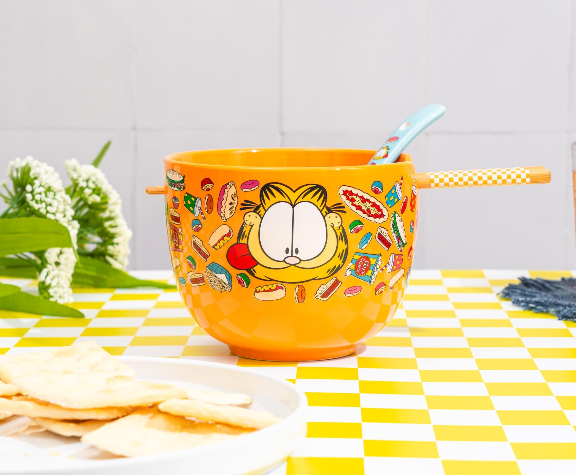 Garfield Junk Food 20-Ounce Ramen Bowl, Chopsticks, and Spoon Set