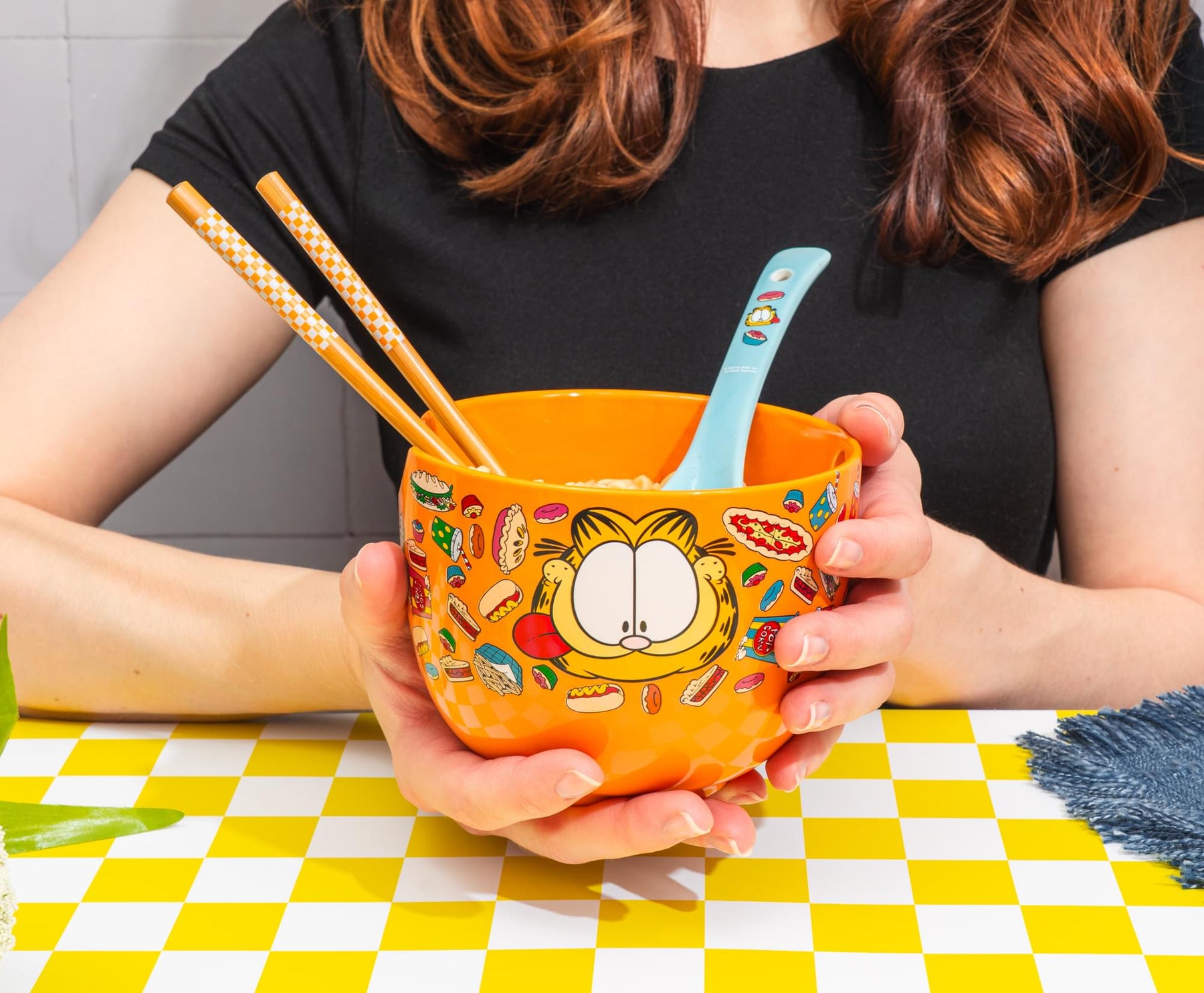 Garfield Junk Food 20-Ounce Ramen Bowl, Chopsticks, and Spoon Set