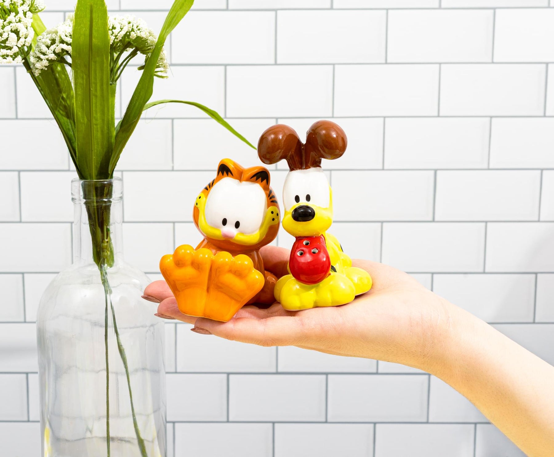 Garfield and Odie Ceramic Salt and Pepper Shaker Set