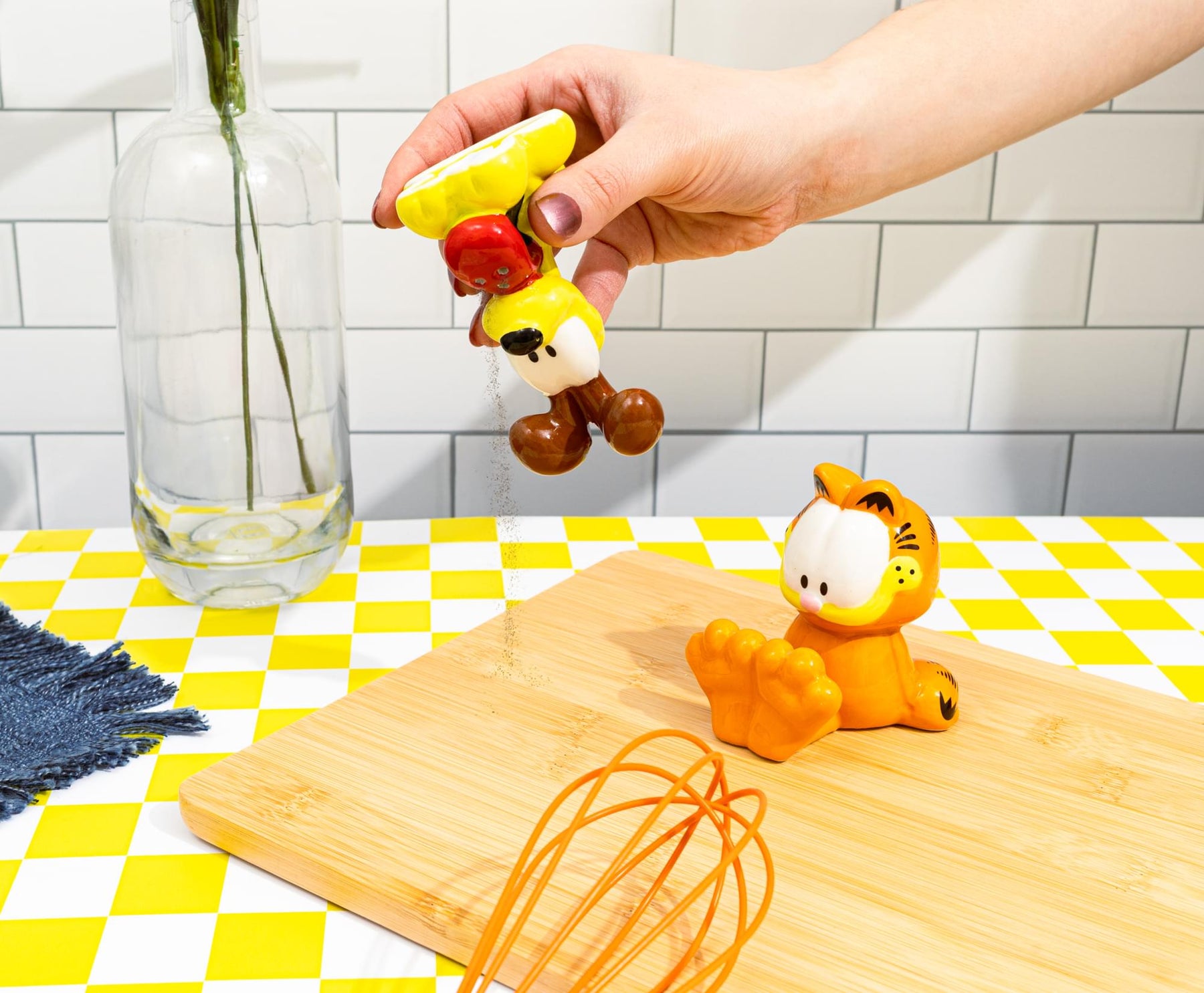 Garfield and Odie Ceramic Salt and Pepper Shaker Set