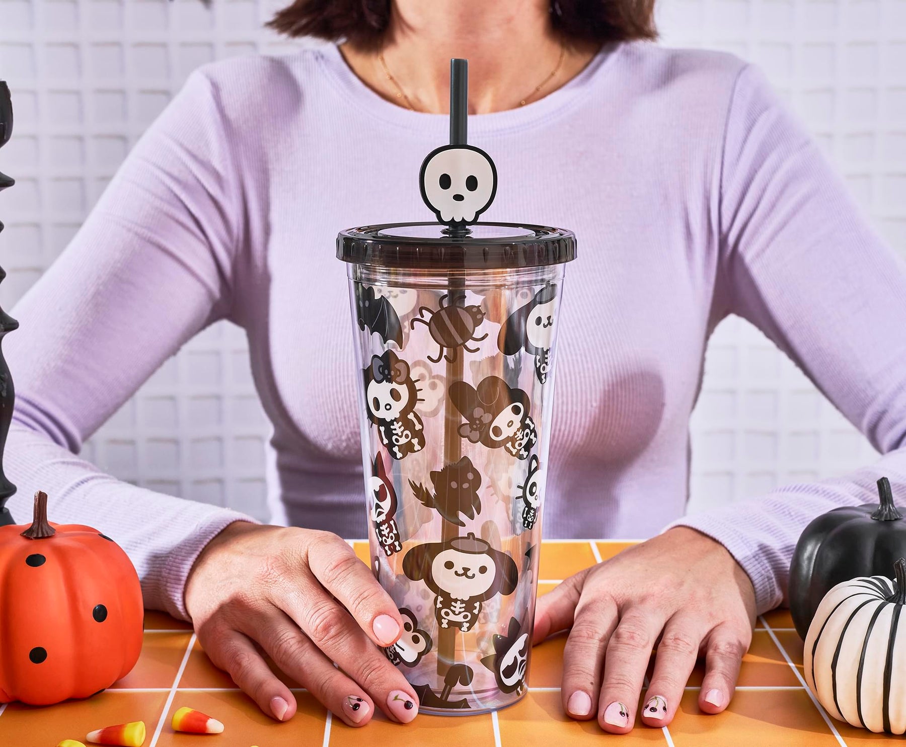 Sanrio Hello Kitty Halloween 24-Ounce Carnival Cup With Lid and Straw Topper Charm