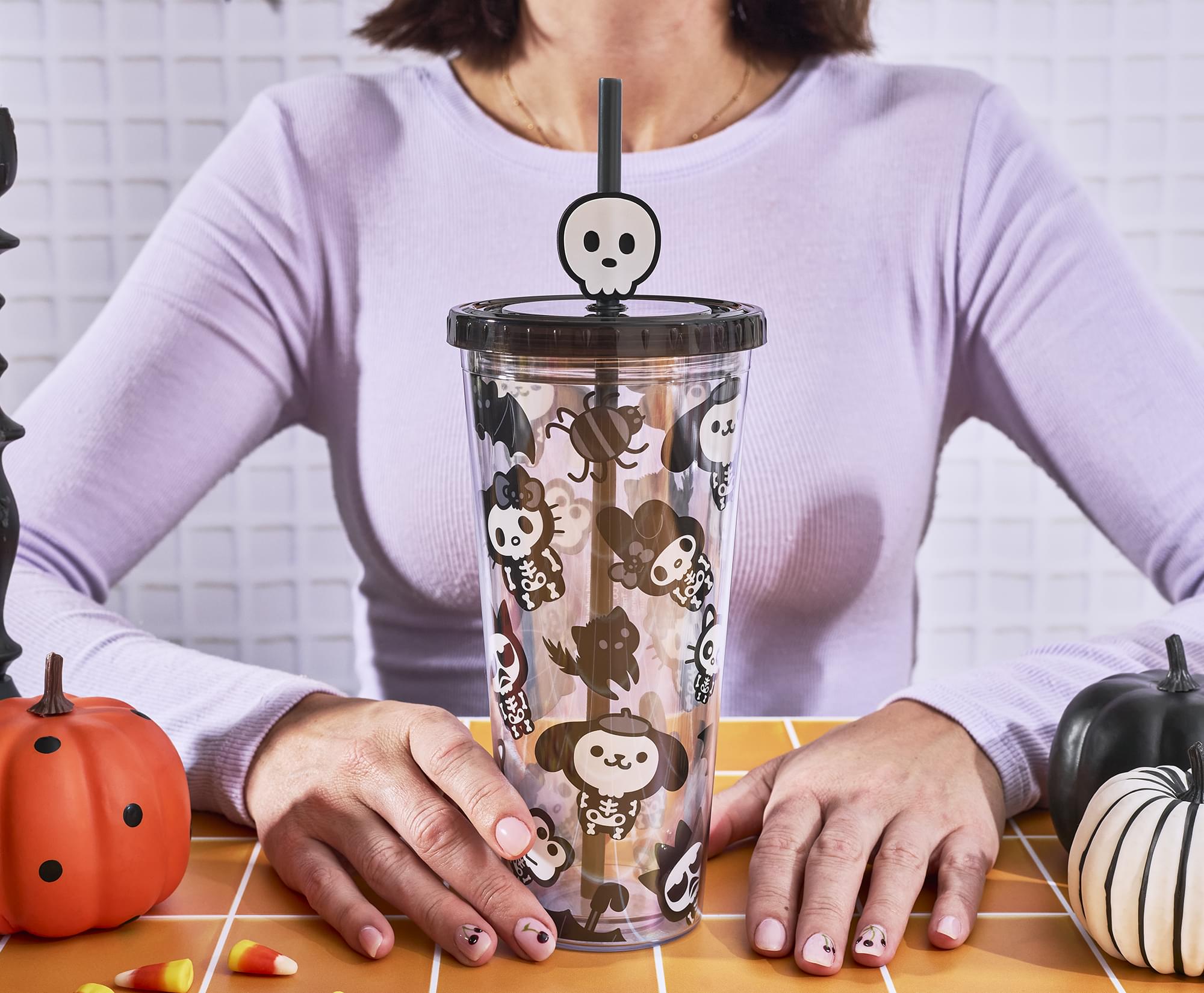 Sanrio Hello Kitty Halloween 24-Ounce Carnival Cup With Lid and Straw Topper Charm
