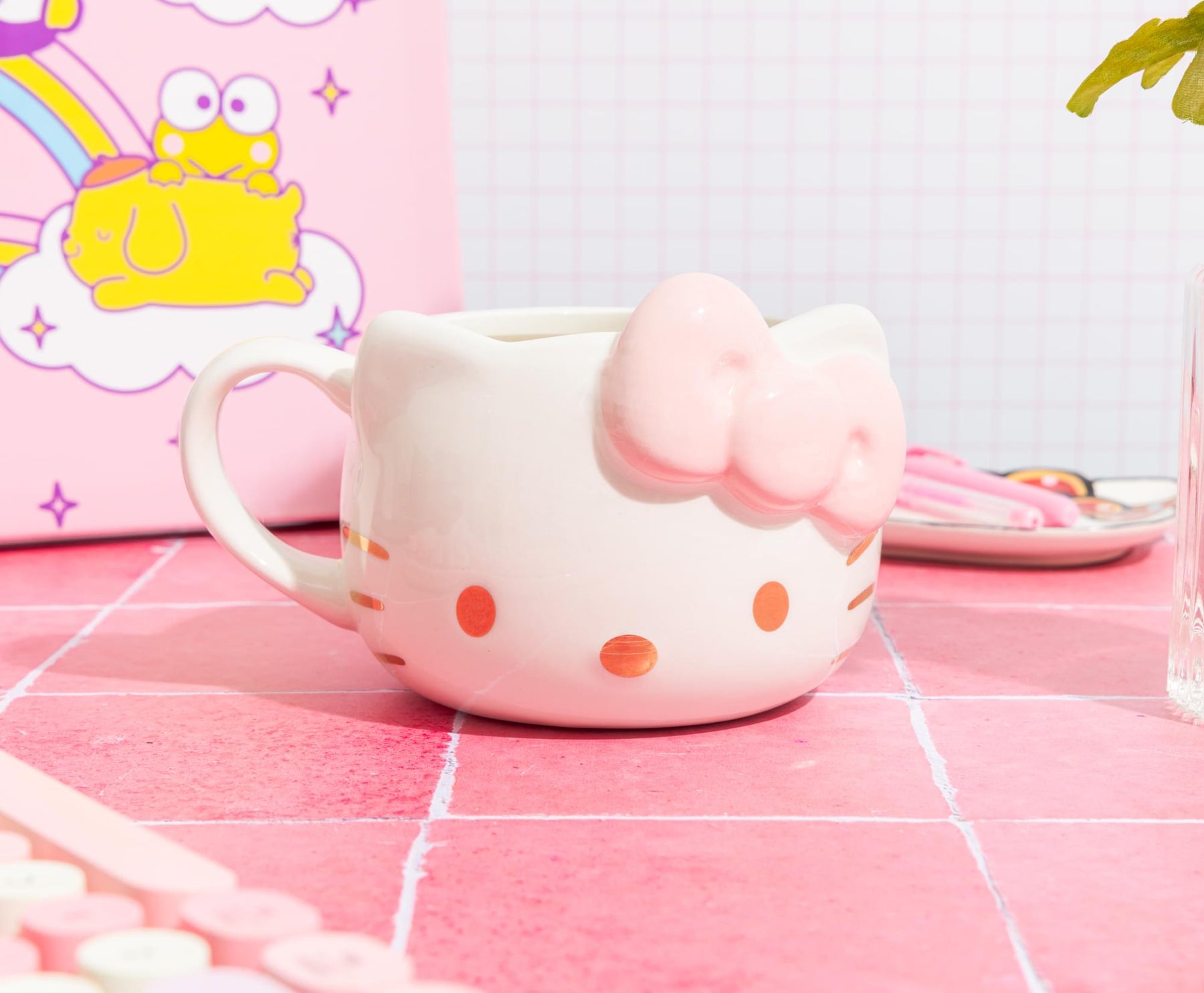 Sanrio Hello Kitty Golden Face Sculpted Ceramic Mug | Holds 20 Ounces