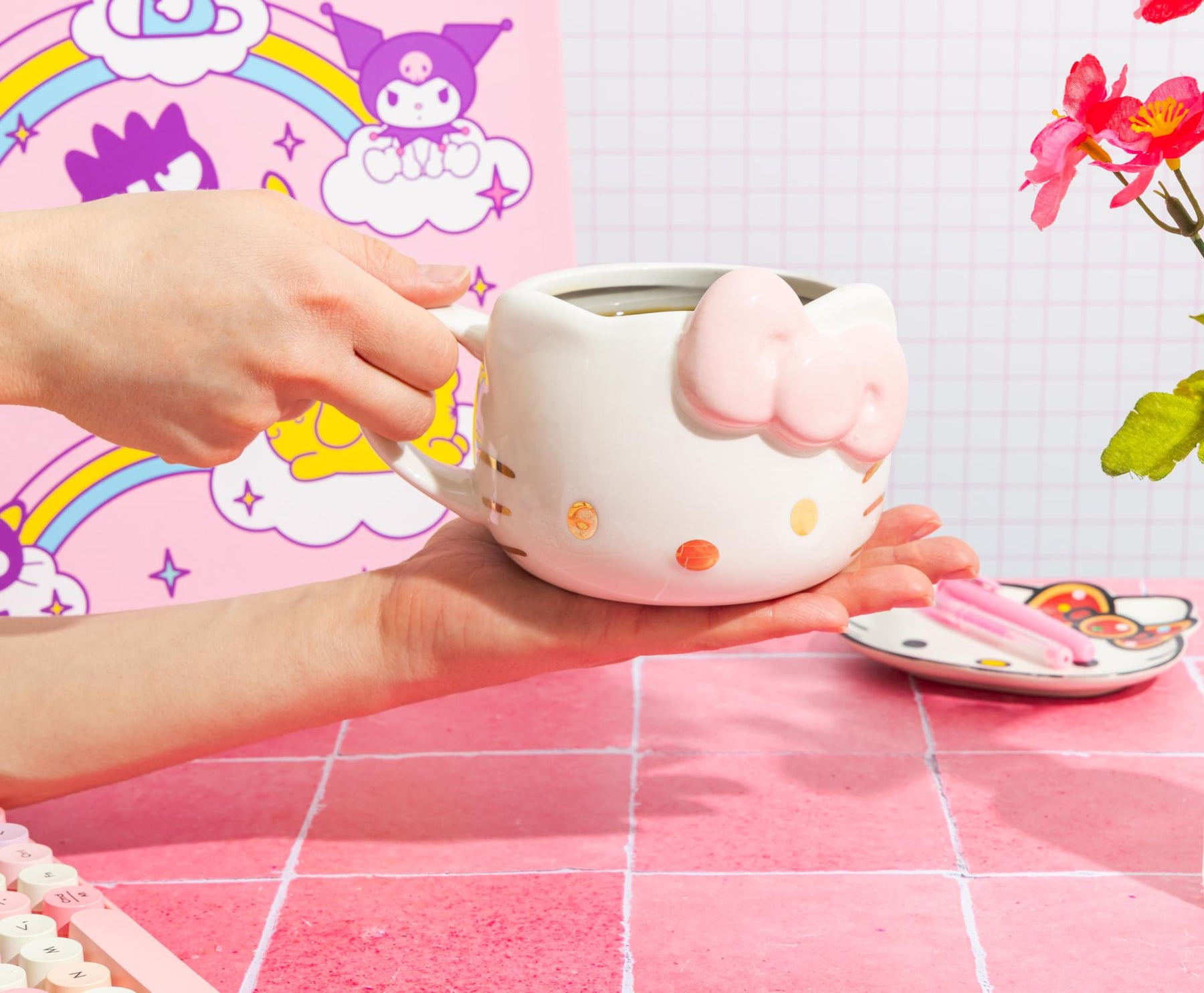 Sanrio Hello Kitty Golden Face Sculpted Ceramic Mug | Holds 20 Ounces