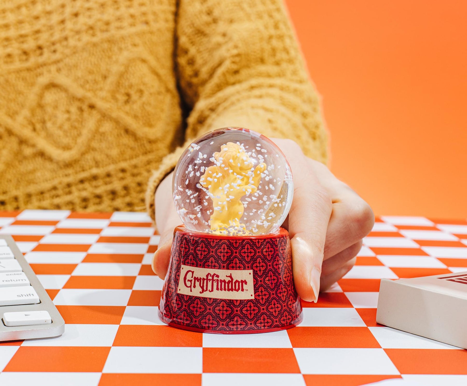 Harry Potter House Gryffindor 3-Inch Mini Light-Up Snow Globe