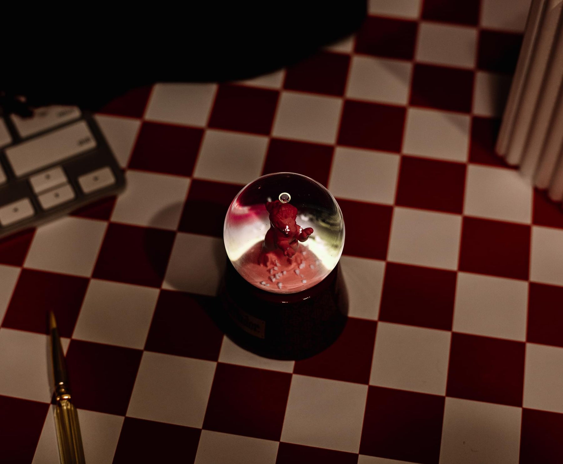 Harry Potter House Gryffindor 3-Inch Mini Light-Up Snow Globe