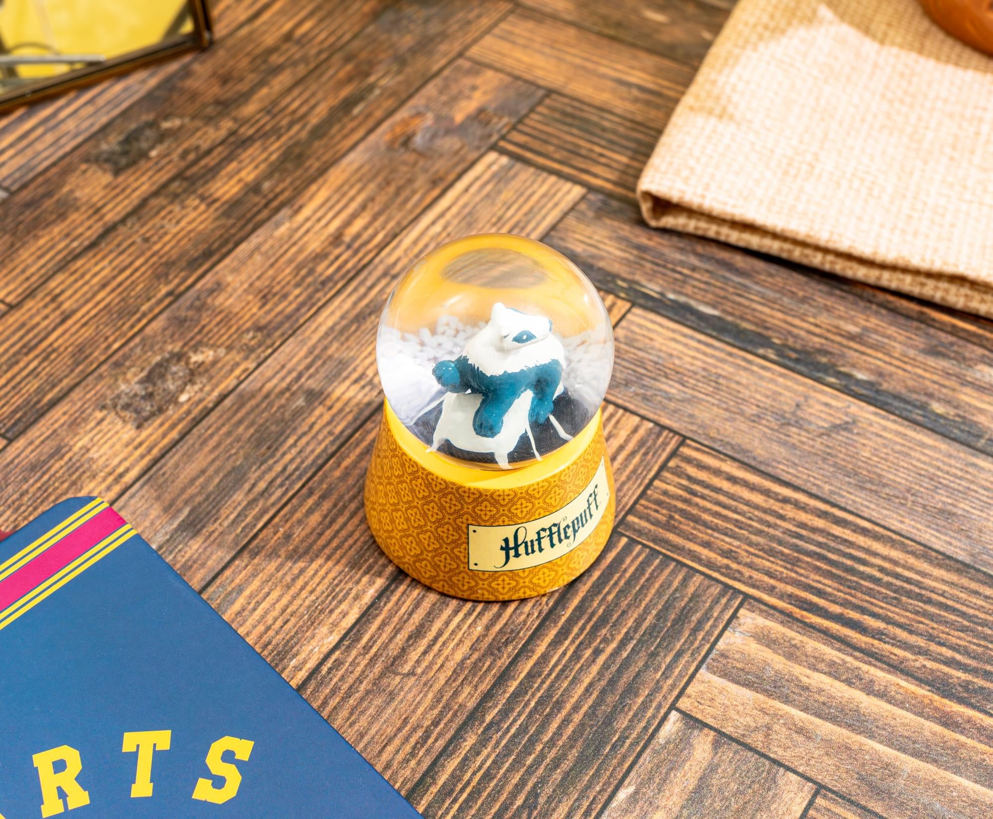 Harry Potter House Hufflepuff 3-Inch Mini Light-Up Snow Globe