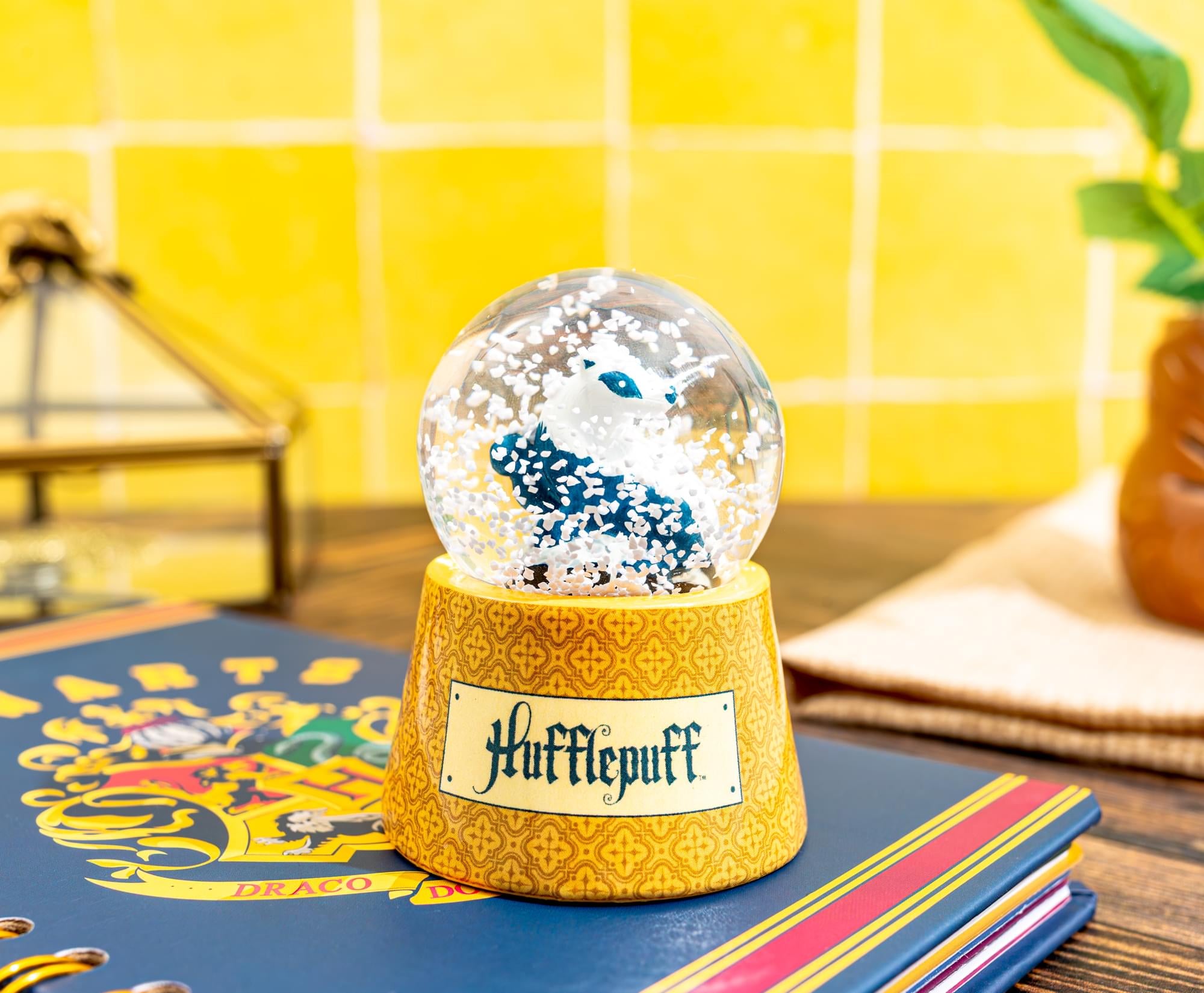 Harry Potter House Hufflepuff 3-Inch Mini Light-Up Snow Globe