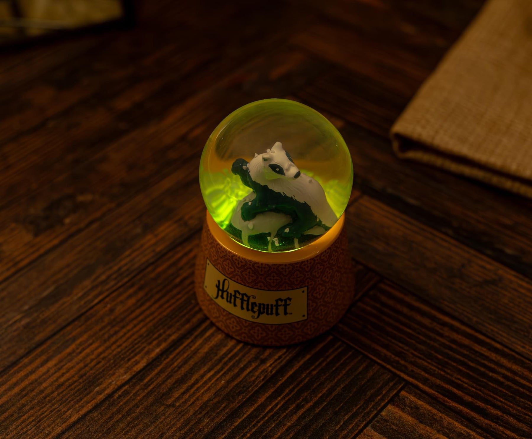 Harry Potter House Hufflepuff 3-Inch Mini Light-Up Snow Globe