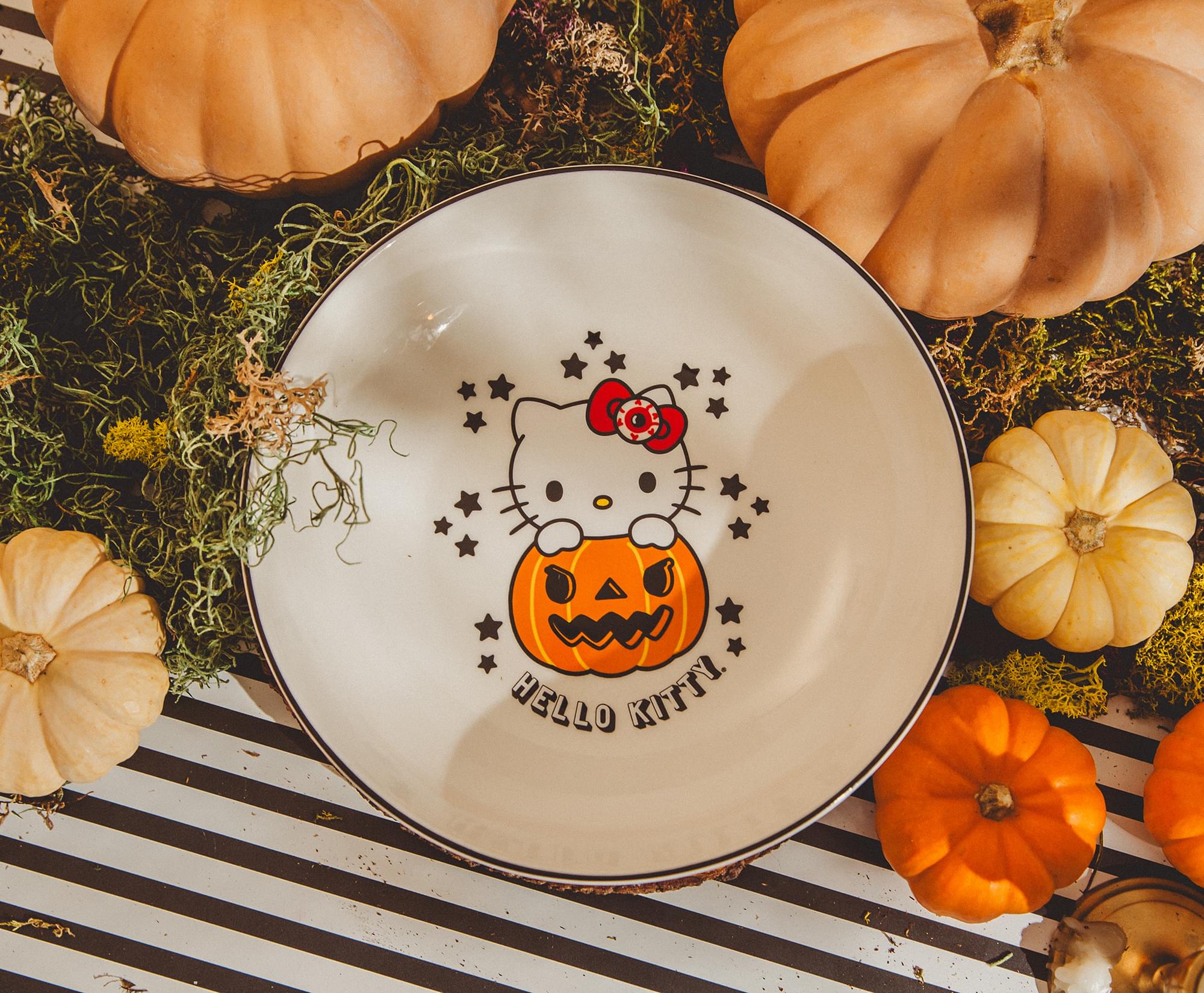 Sanrio Hello Kitty Pumpkin Boo 9-Inch Ceramic Coupe Dinner Bowl