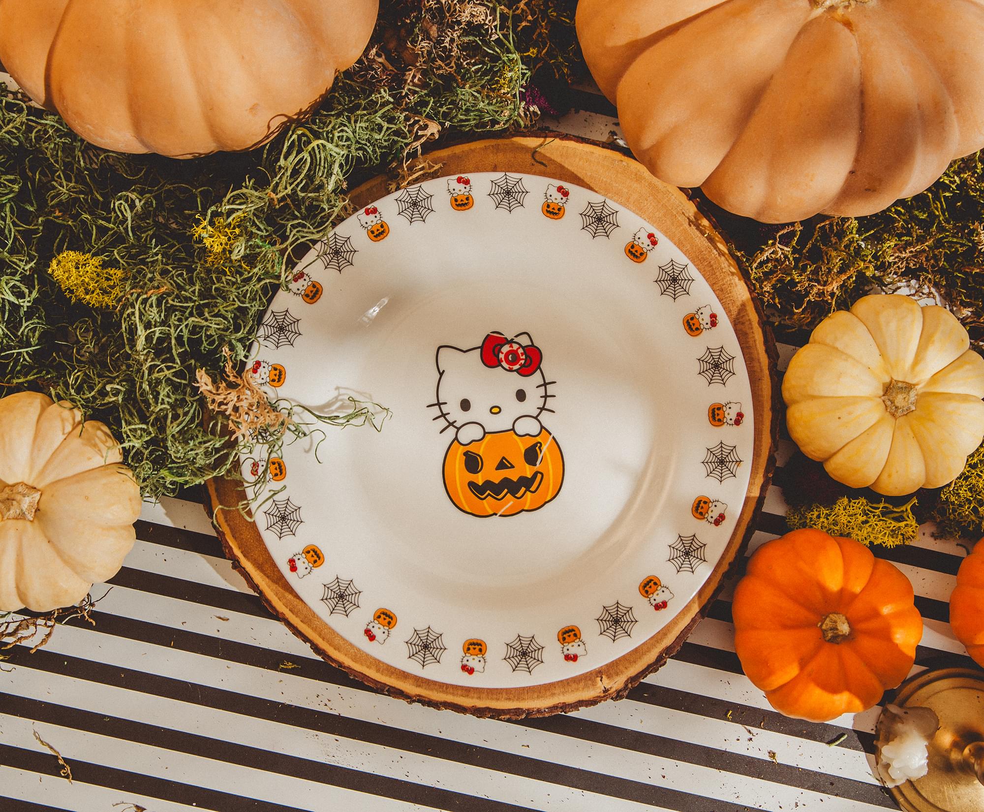 Sanrio Hello Kitty Pumpkin Boo 8-Inch Ceramic Dinner Plate
