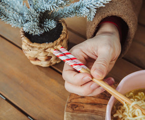 Sanrio Hello Kitty Holiday 20-Ounce Ceramic Ramen Bowl and Chopstick Set