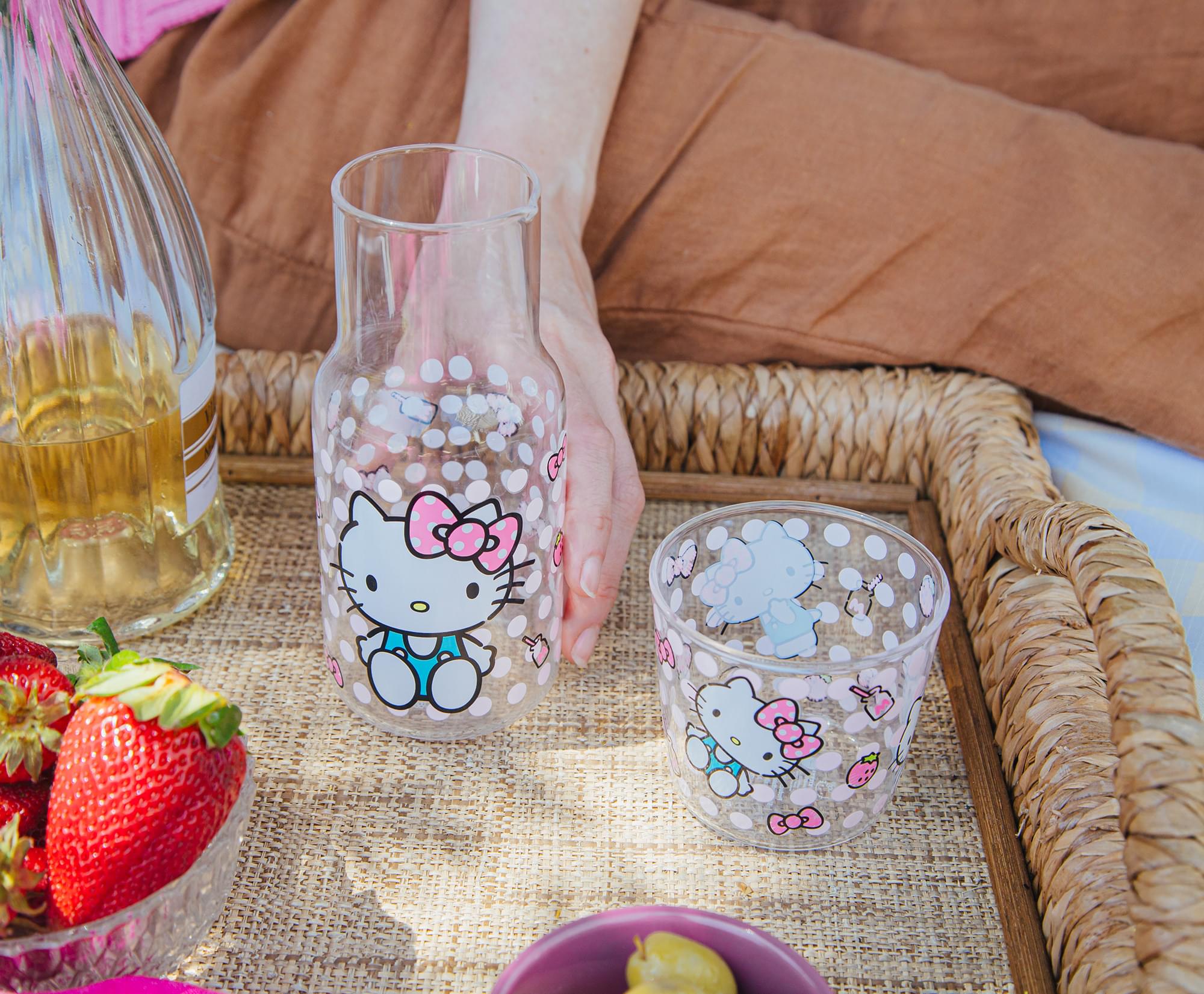 Sanrio Hello Kitty Pink Dots 18-Ounce Glass Pitcher and 8-Ounce Cup