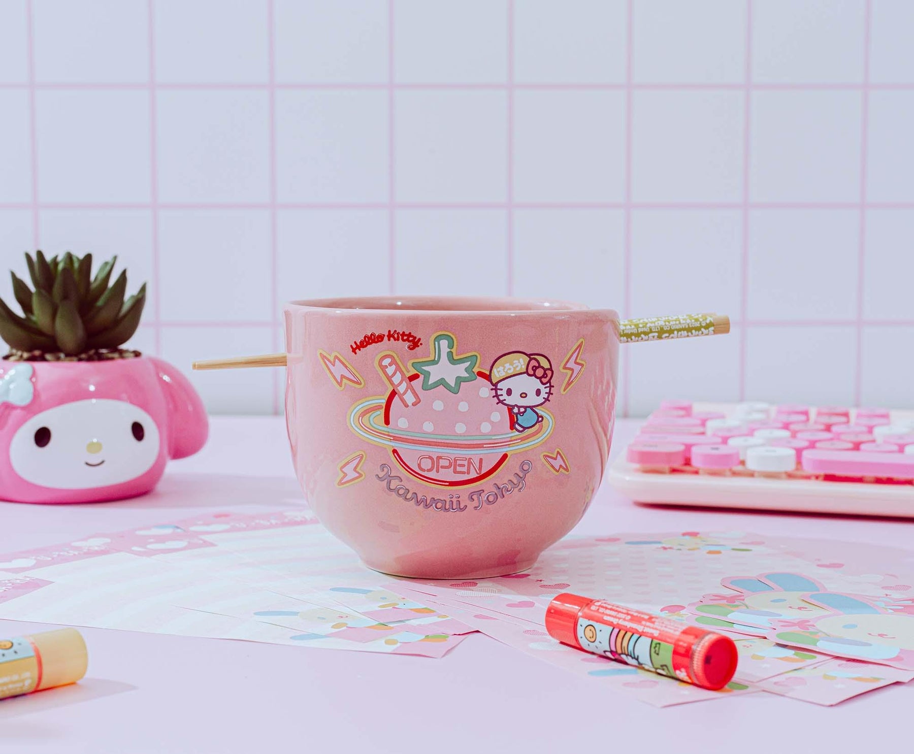 Sanrio Hello Kitty "Kawaii Tokyo" 20-Ounce Ramen Bowl and Chopstick Set
