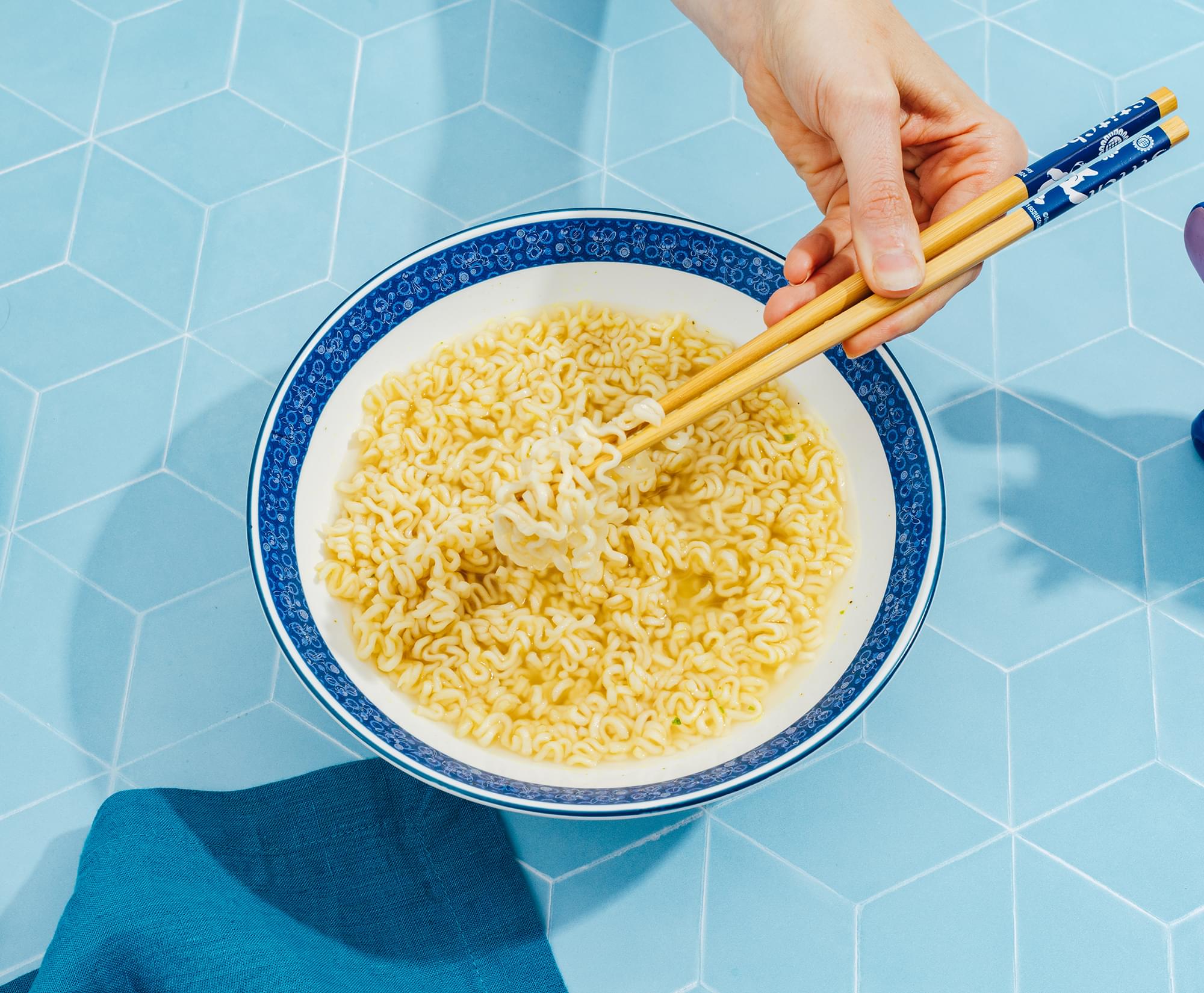 Disney Lilo & Stitch Poses 30-Ounce Ceramic Ramen Bowl and Chopstick Set