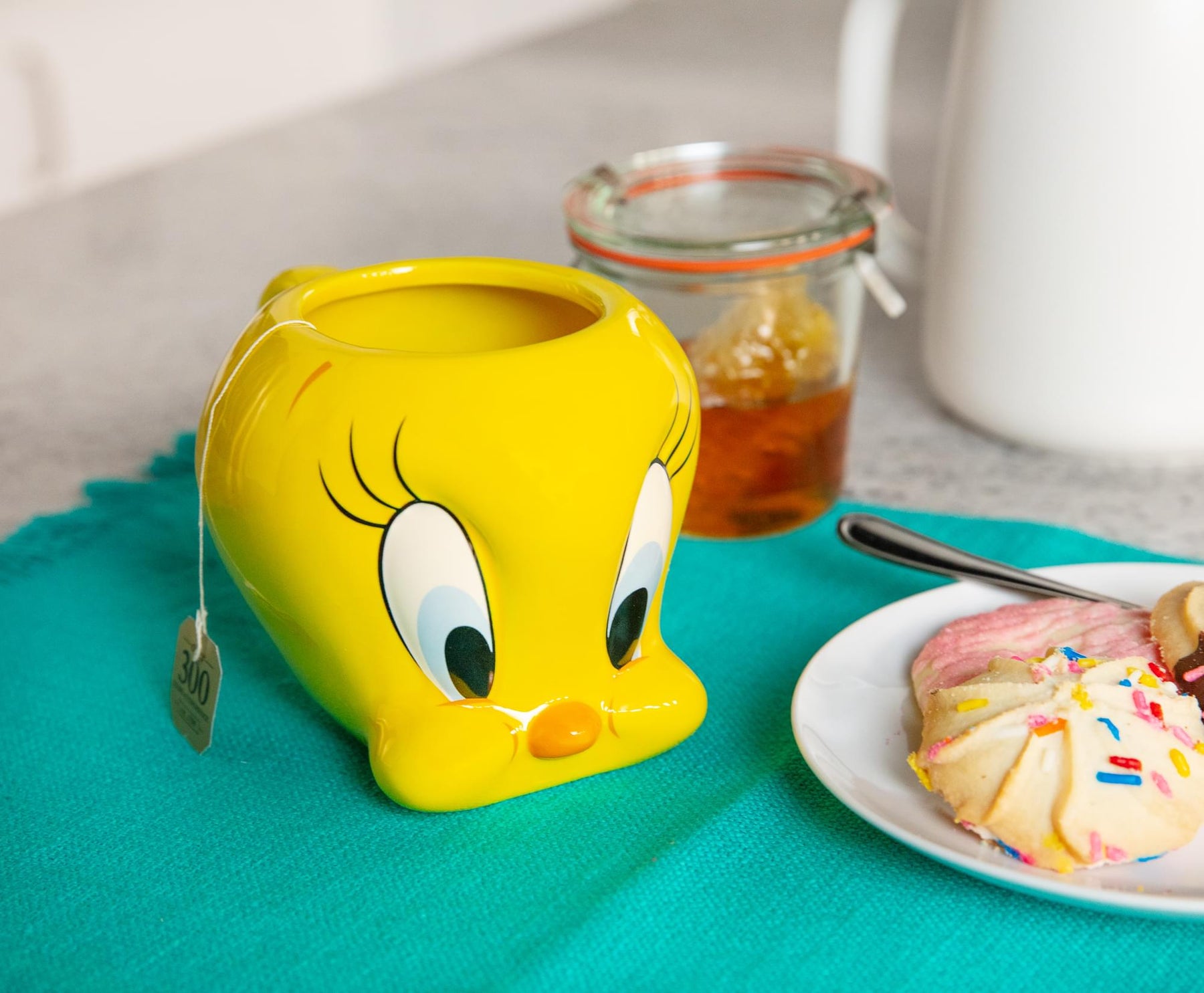 Looney Toons Tweety Bird 3D Sculpted Ceramic Mug | Holds 20 Ounces