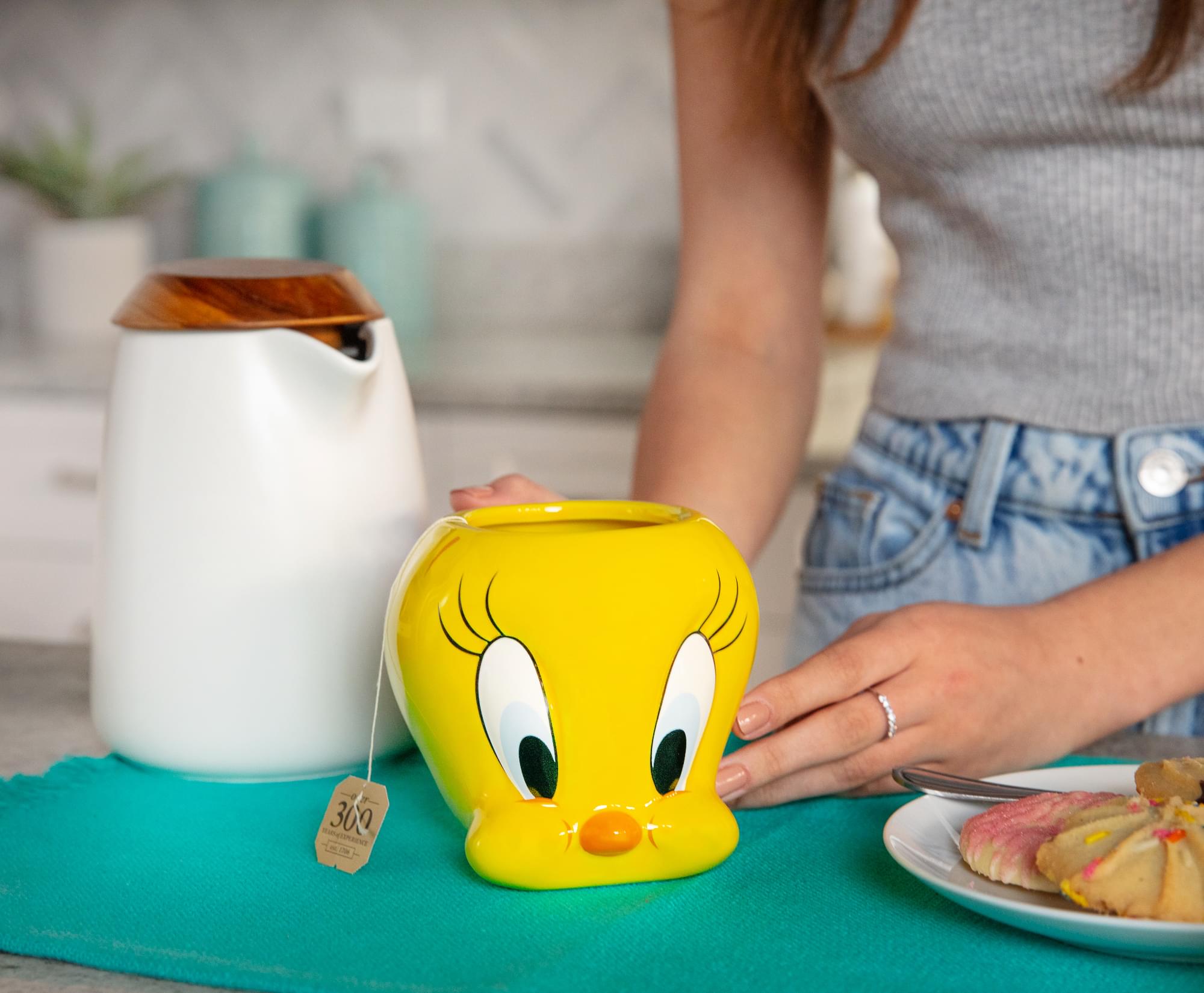 Looney Toons Tweety Bird 3D Sculpted Ceramic Mug | Holds 20 Ounces