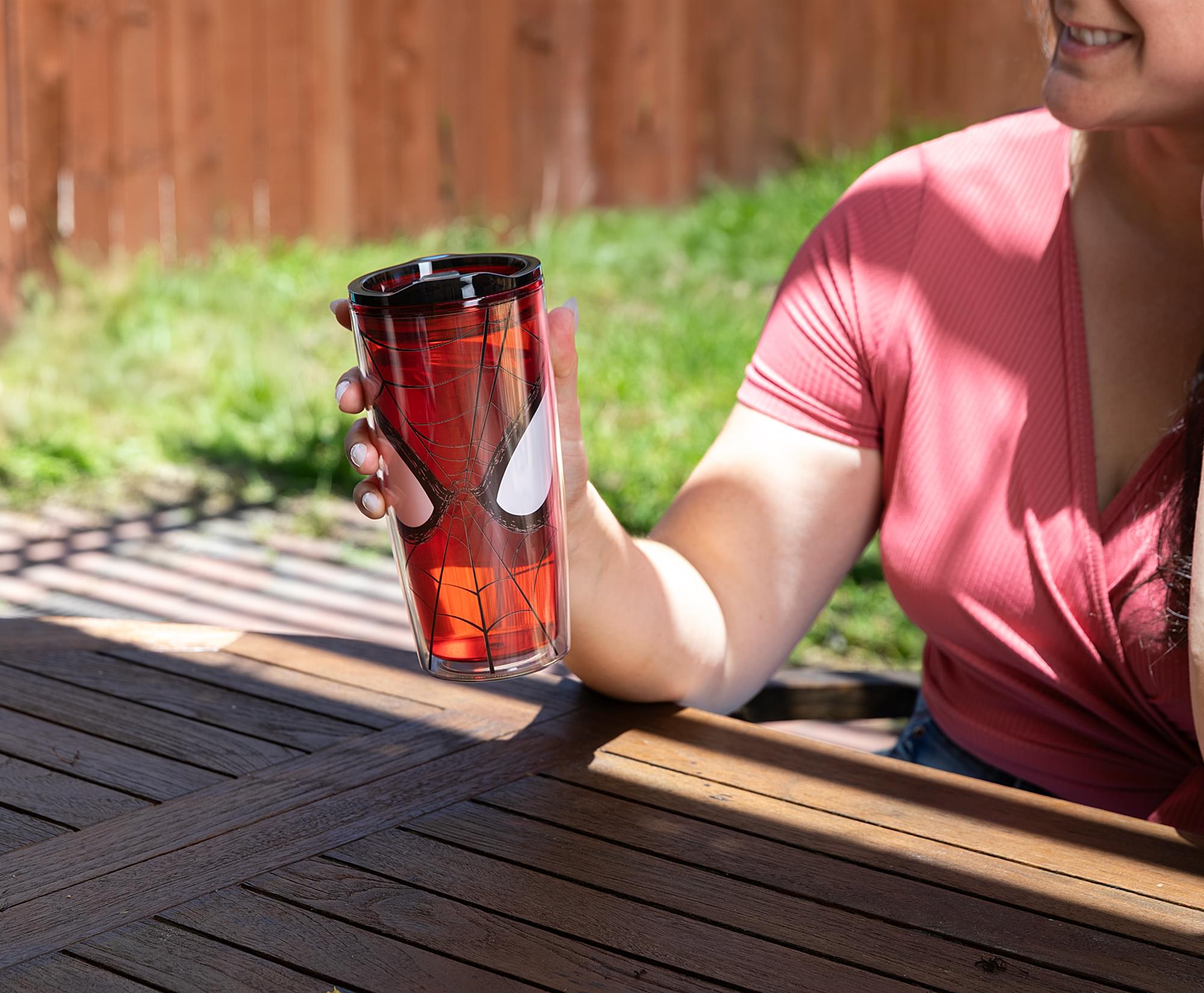 Marvel Spider-Man Face Plastic Travel Tumbler With Lid | Holds 20 Ounces