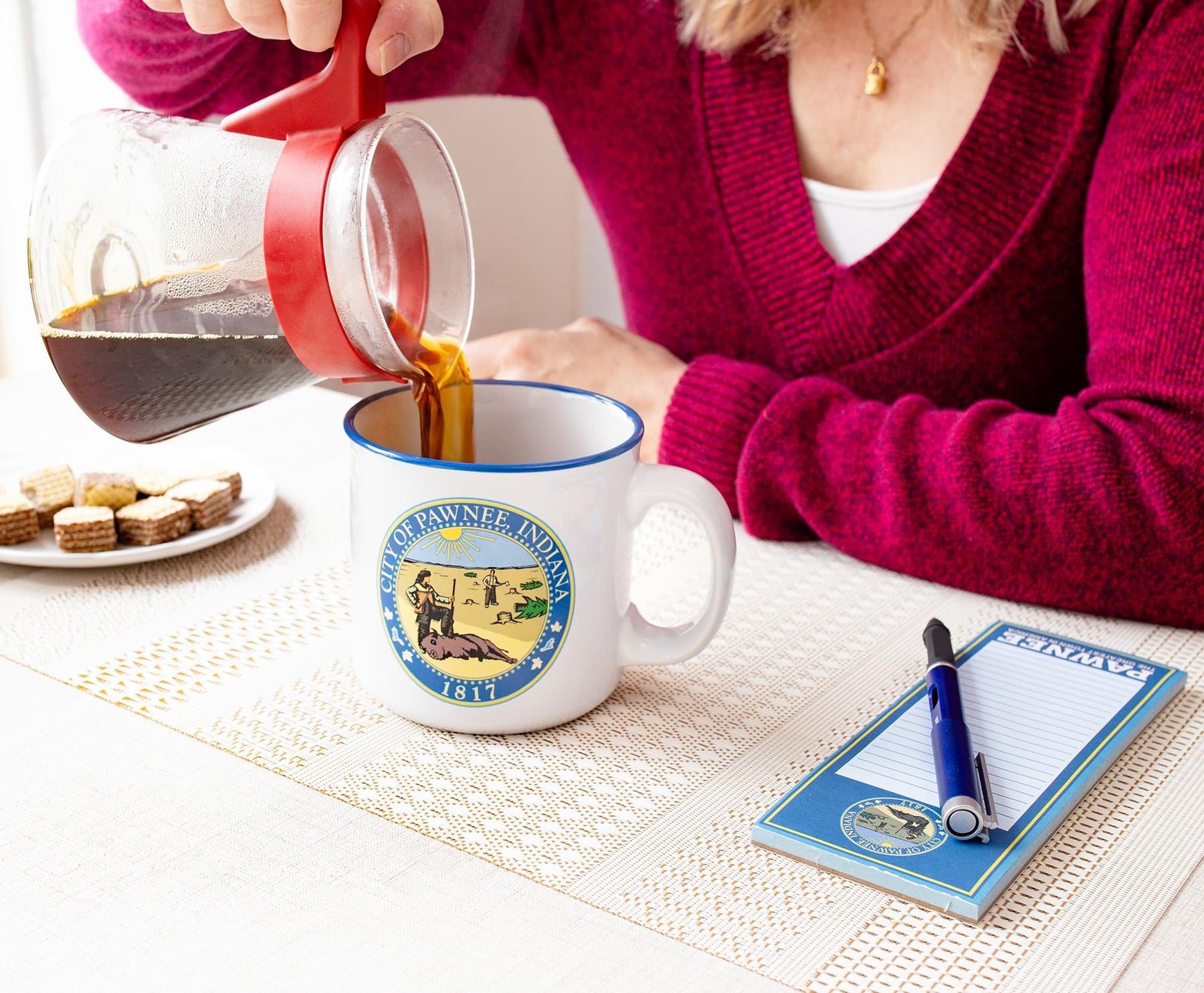 Parks and Recreation City of Pawnee 20-Ounce Camper Mug With Pen and Pad Set