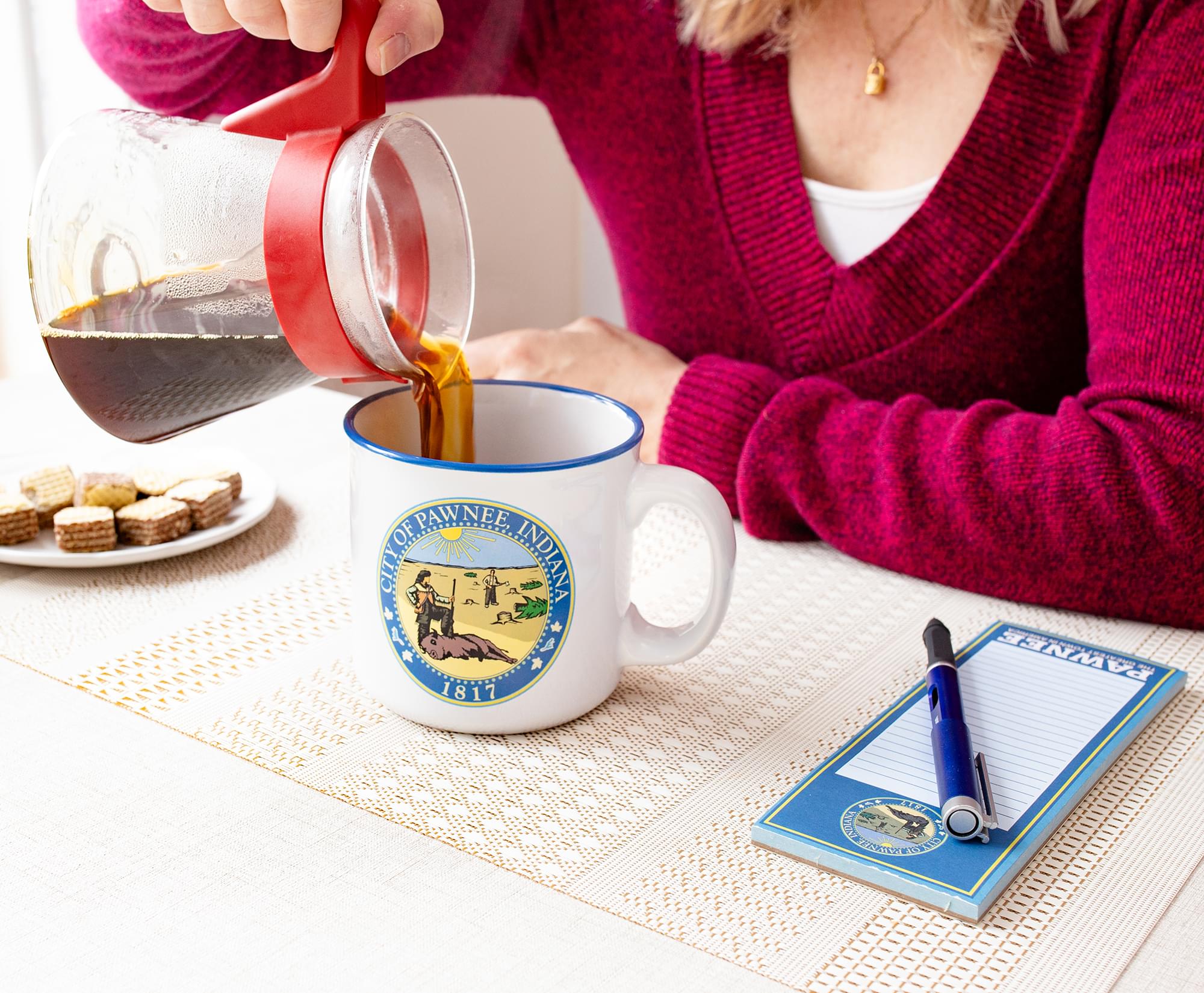 Parks and Recreation City of Pawnee 20-Ounce Camper Mug With Pen and Pad Set