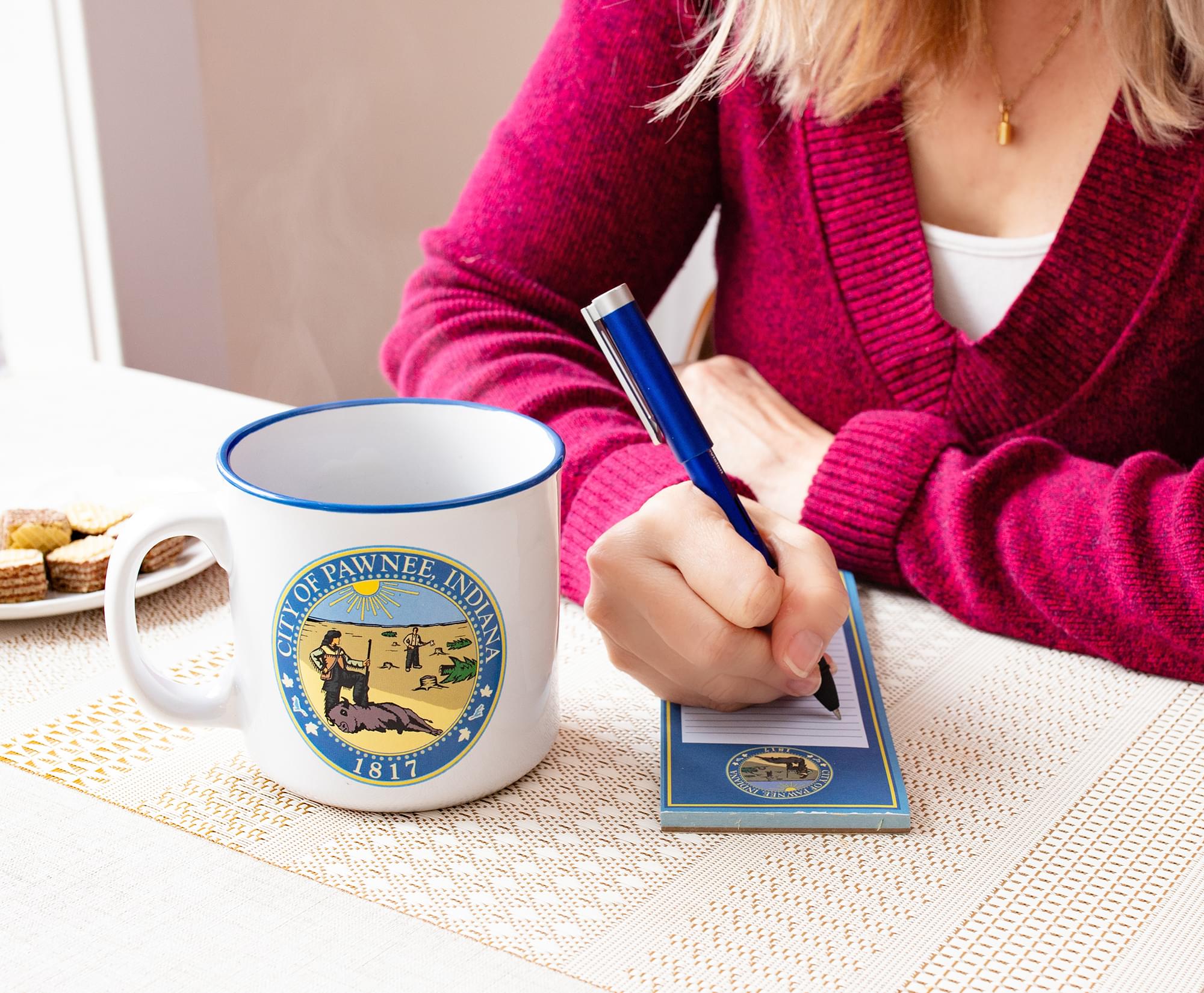 Parks and Recreation City of Pawnee 20-Ounce Camper Mug With Pen and Pad Set