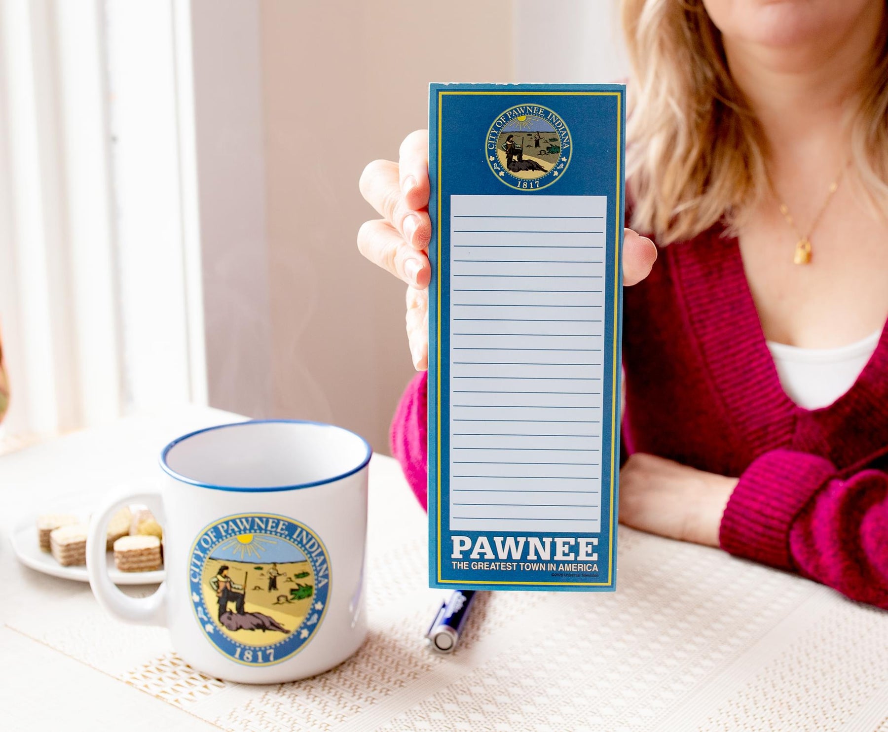 Parks and Recreation City of Pawnee 20-Ounce Camper Mug With Pen and Pad Set