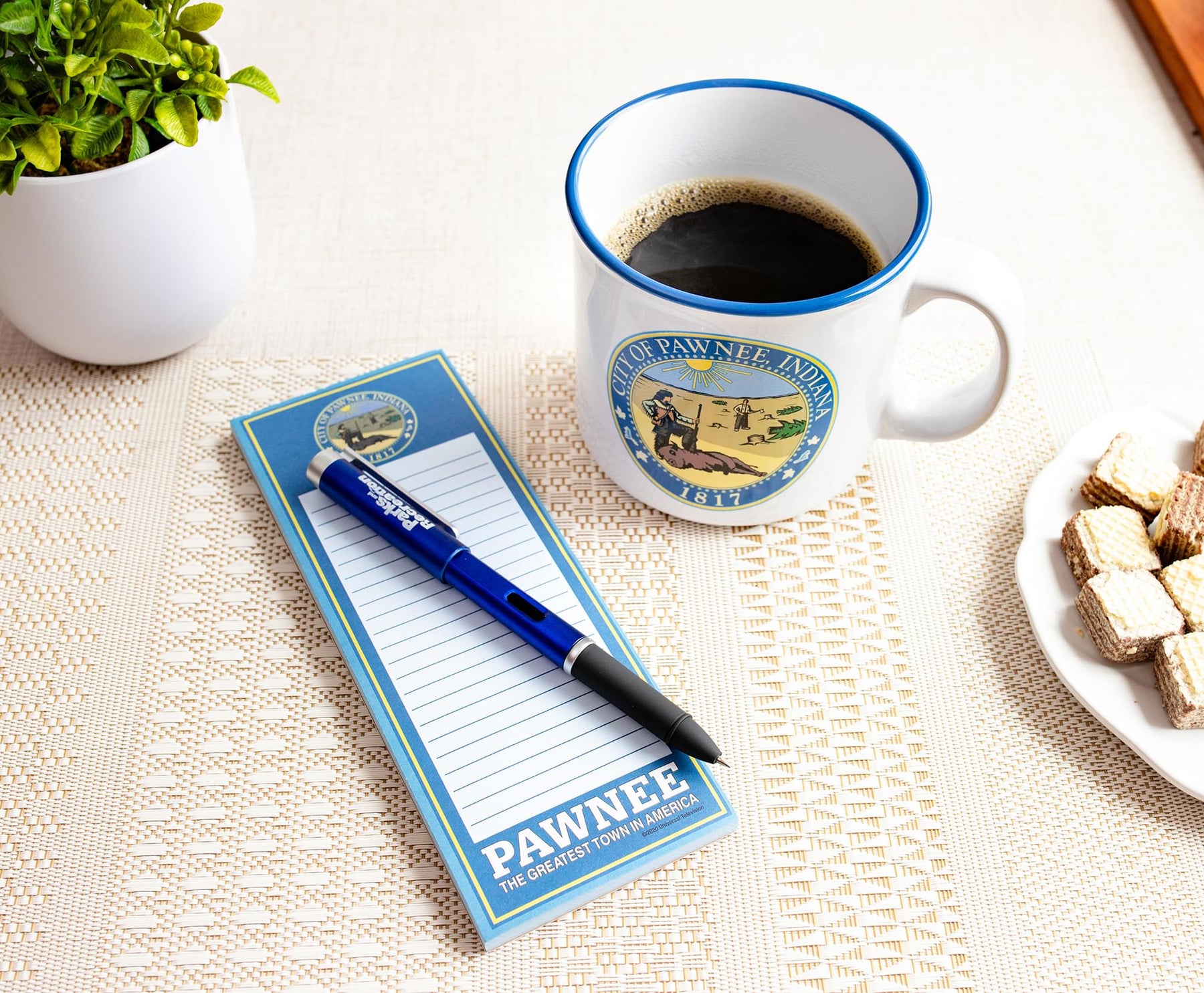 Parks and Recreation City of Pawnee 20-Ounce Camper Mug With Pen and Pad Set