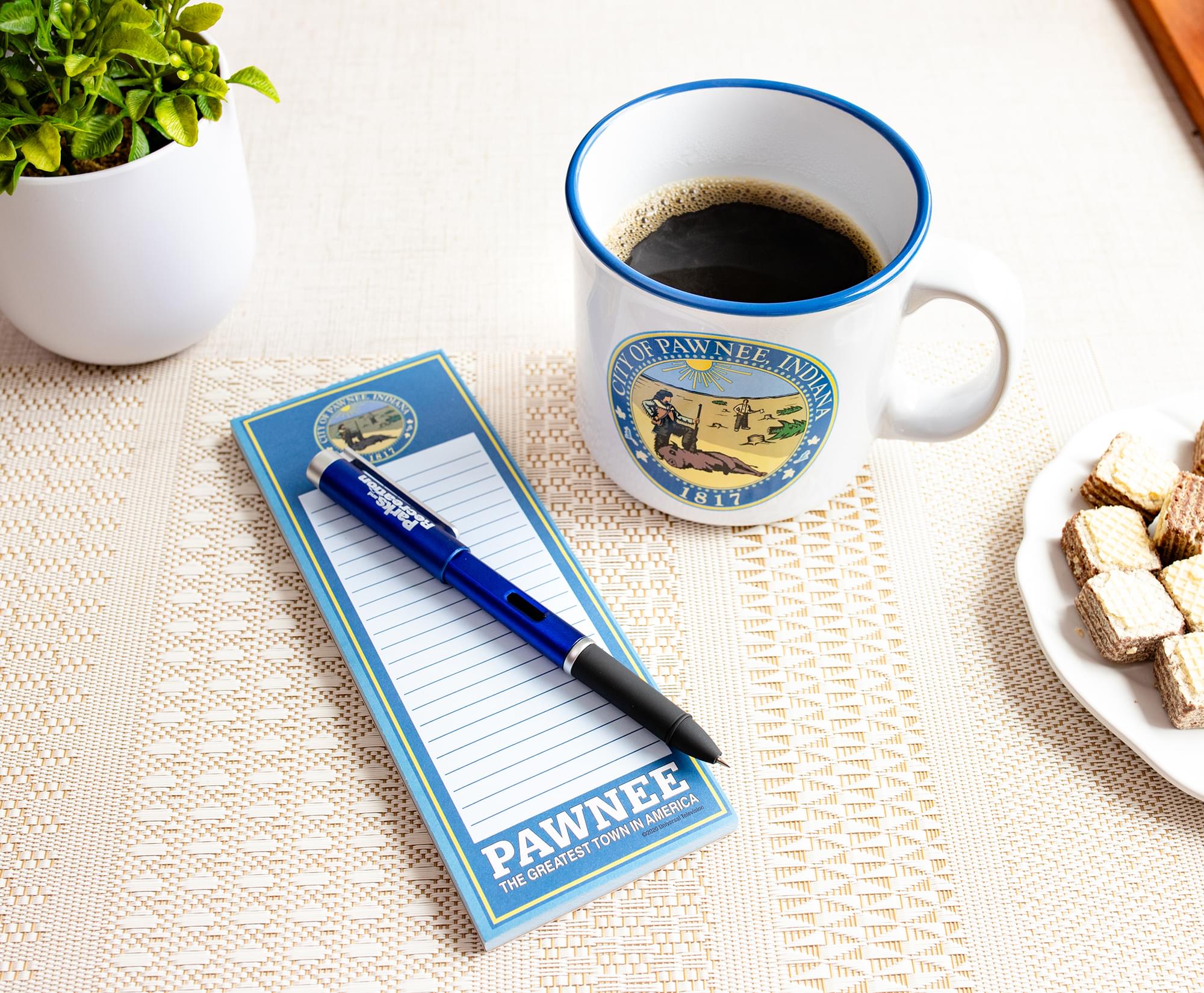 Parks and Recreation City of Pawnee 20-Ounce Camper Mug With Pen and Pad Set