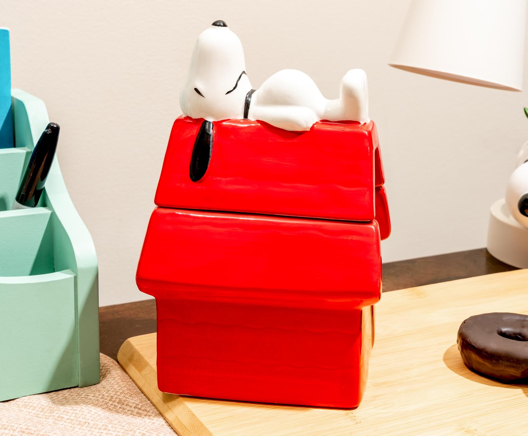 Peanuts Snoopy Doghouse 7-Inch Sculpted Ceramic Snack Jar