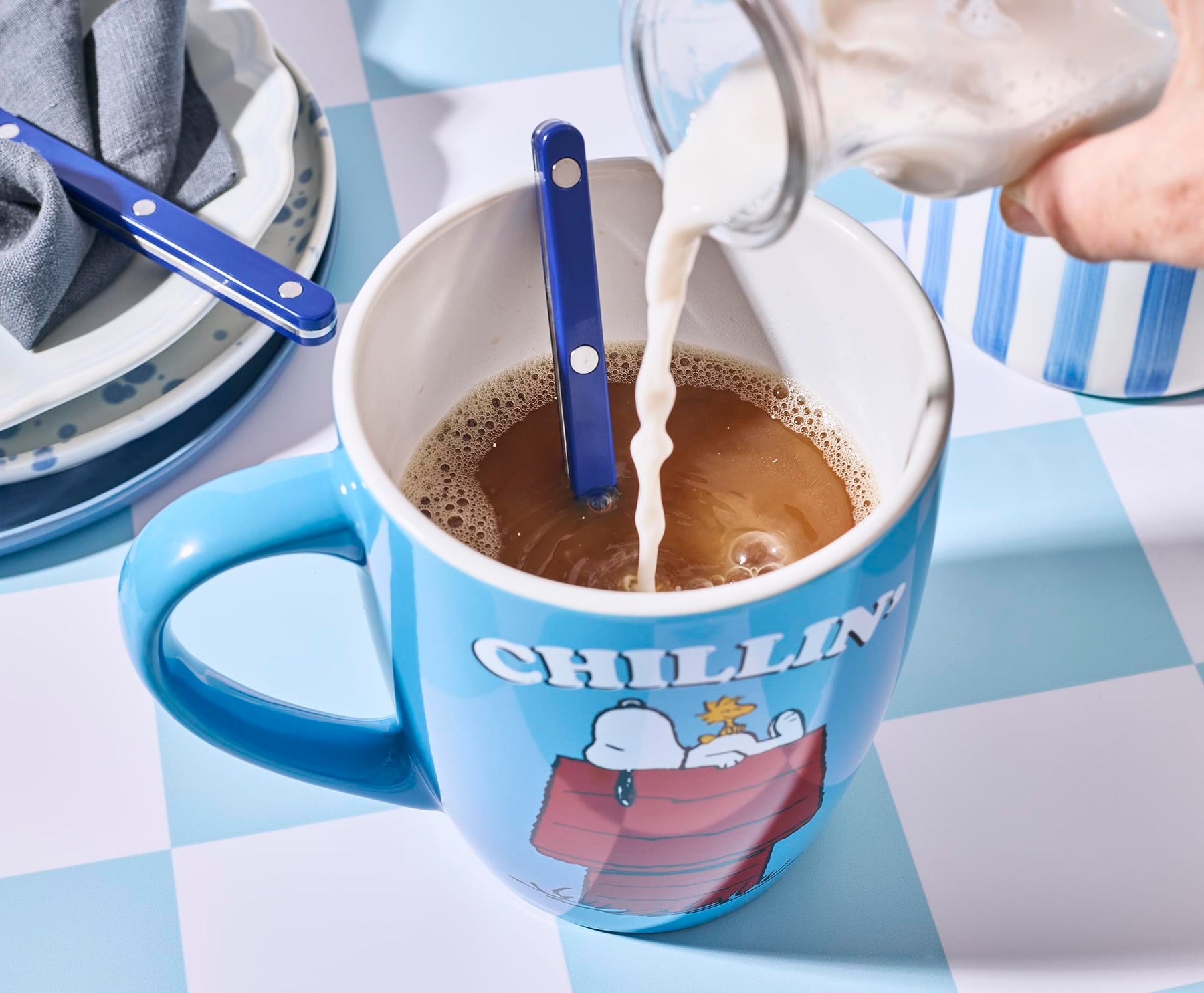 Peanuts Snoopy and Woodstock Chilling 25-Ounce Ceramic Latte Mug