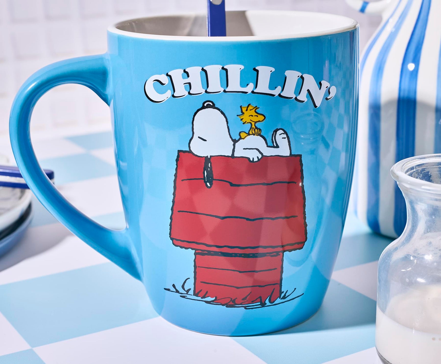 Peanuts Snoopy and Woodstock Chilling 25-Ounce Ceramic Latte Mug