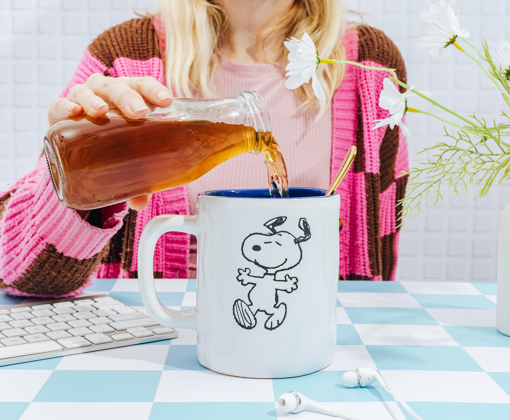 Peanuts Snoopy Ceramic Pottery Mug | Holds 25 Ounces