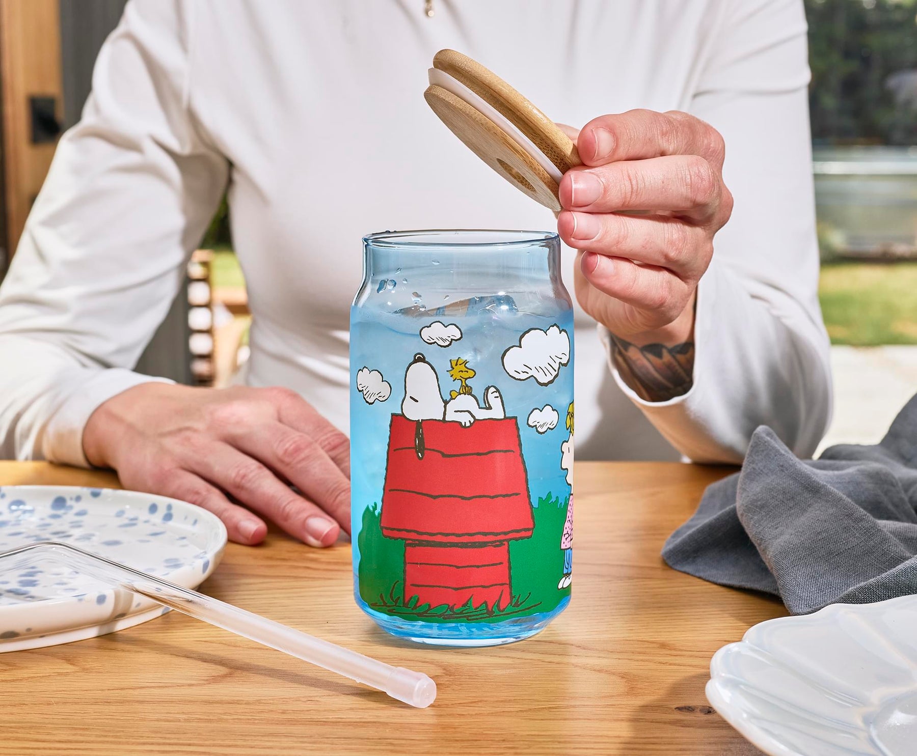 Peanuts Gang Snoopy and Friends 16-Ounce Glass Tumbler With Bamboo Lid and Glass Straw