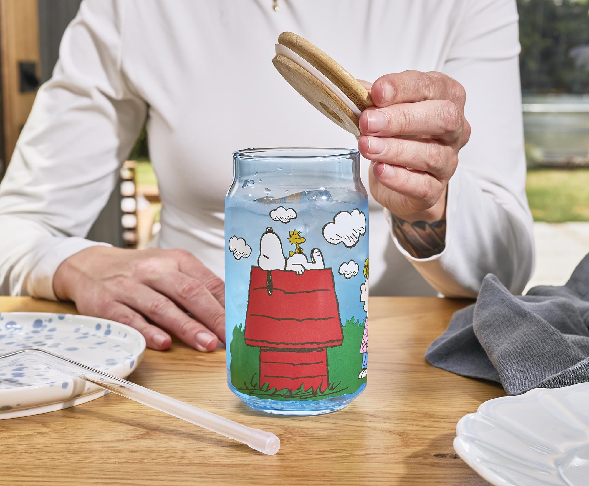 Peanuts Gang Snoopy and Friends 16-Ounce Glass Tumbler With Bamboo Lid and Glass Straw
