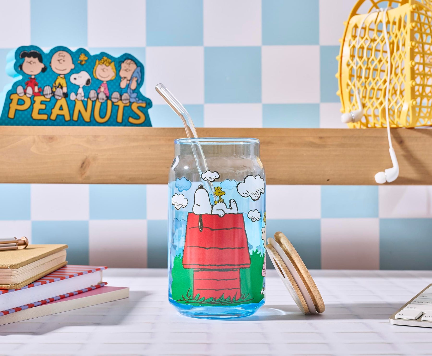 Peanuts Gang Snoopy and Friends 16-Ounce Glass Tumbler With Bamboo Lid and Glass Straw