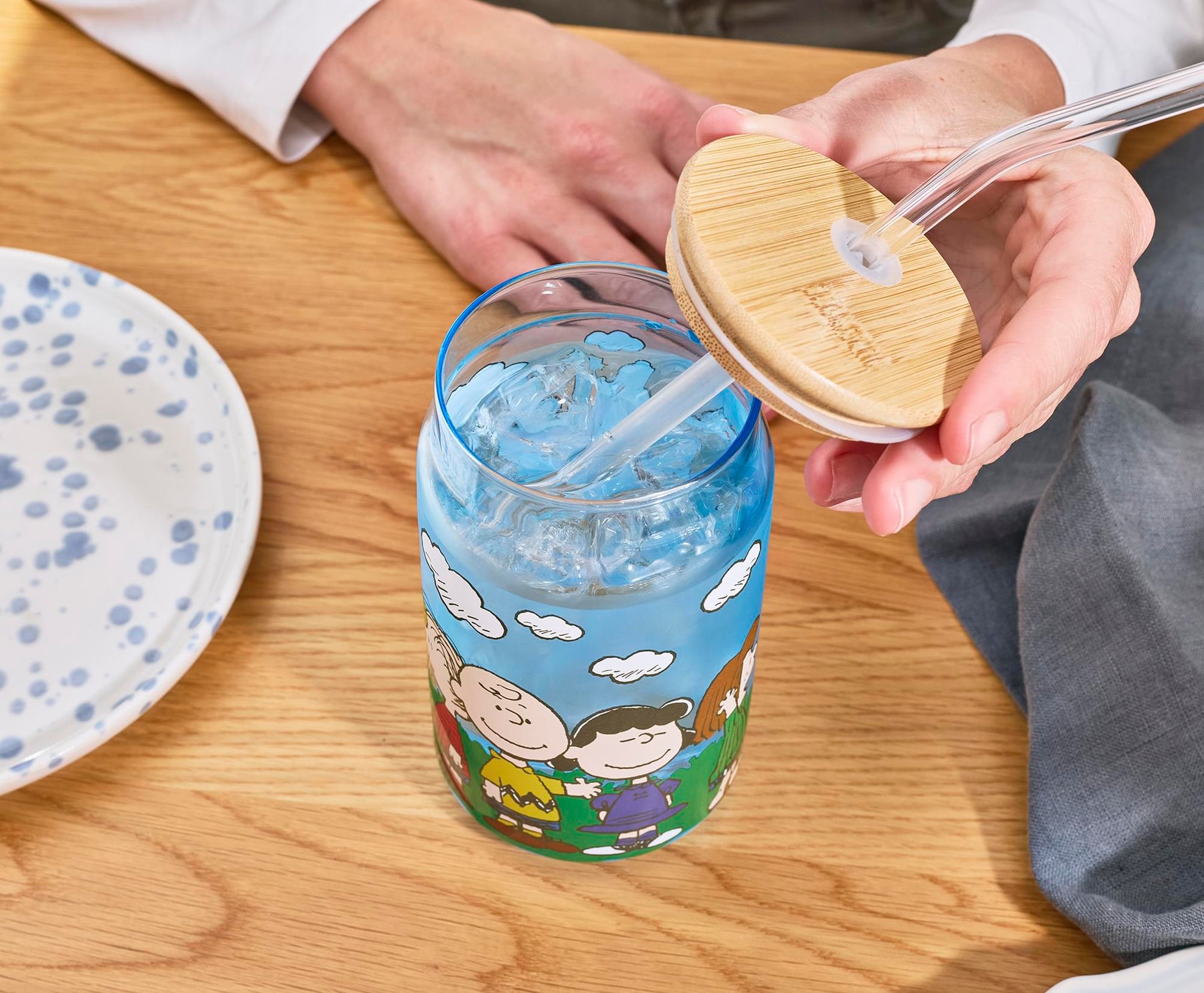 Peanuts Gang Snoopy and Friends 16-Ounce Glass Tumbler With Bamboo Lid and Glass Straw