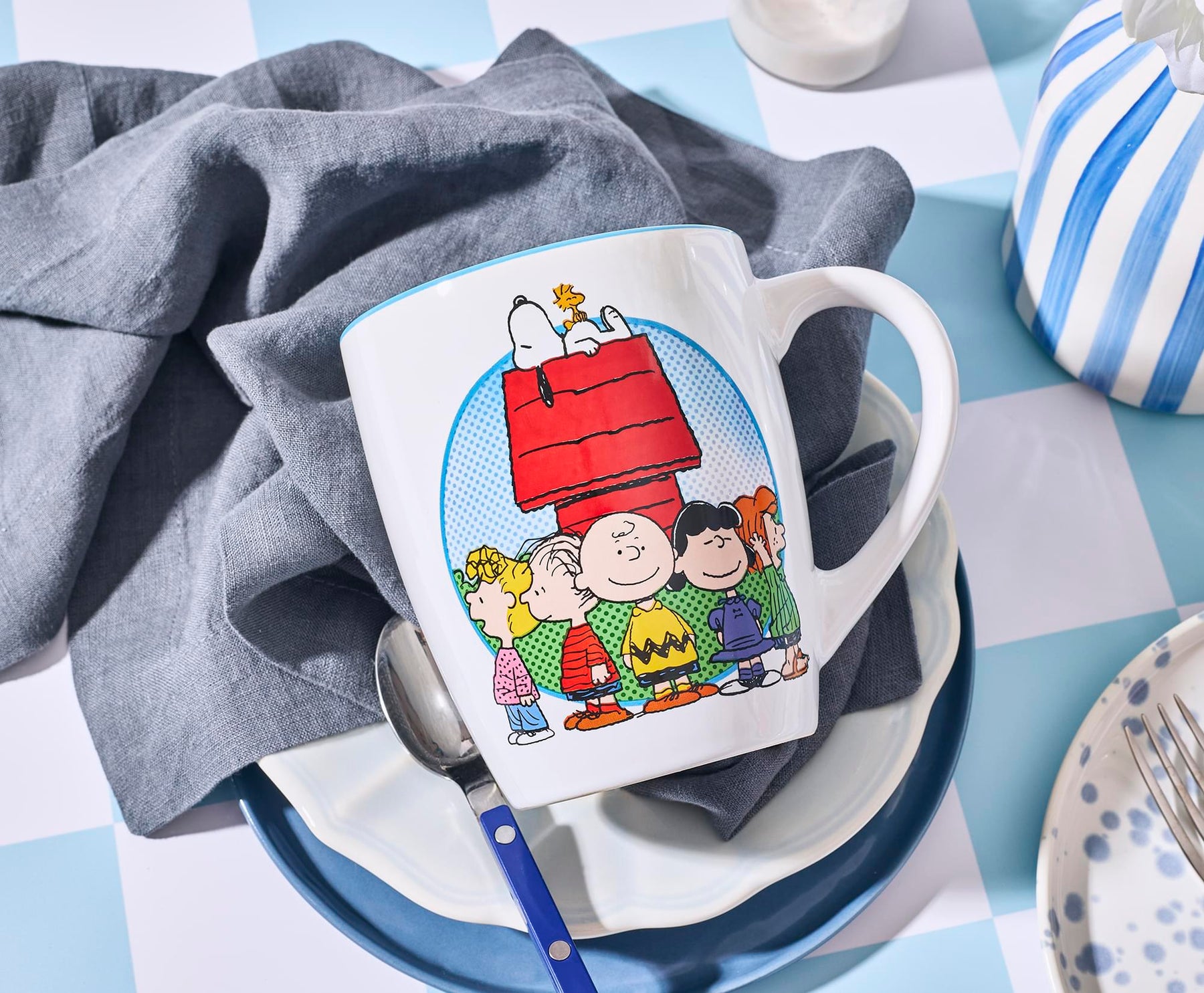 Peanuts Group Scene 25-Ounce Ceramic Latte Mug