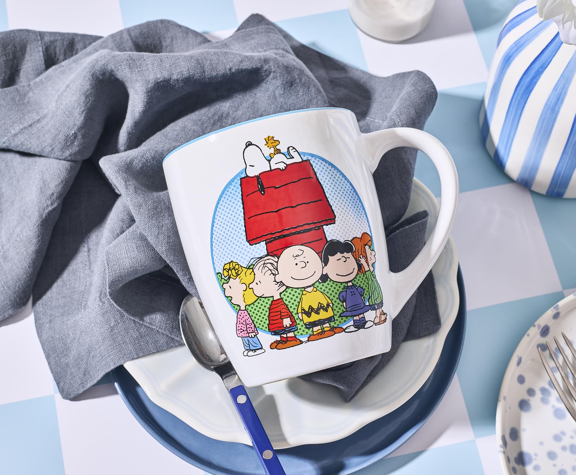 Peanuts Group Scene 25-Ounce Ceramic Latte Mug