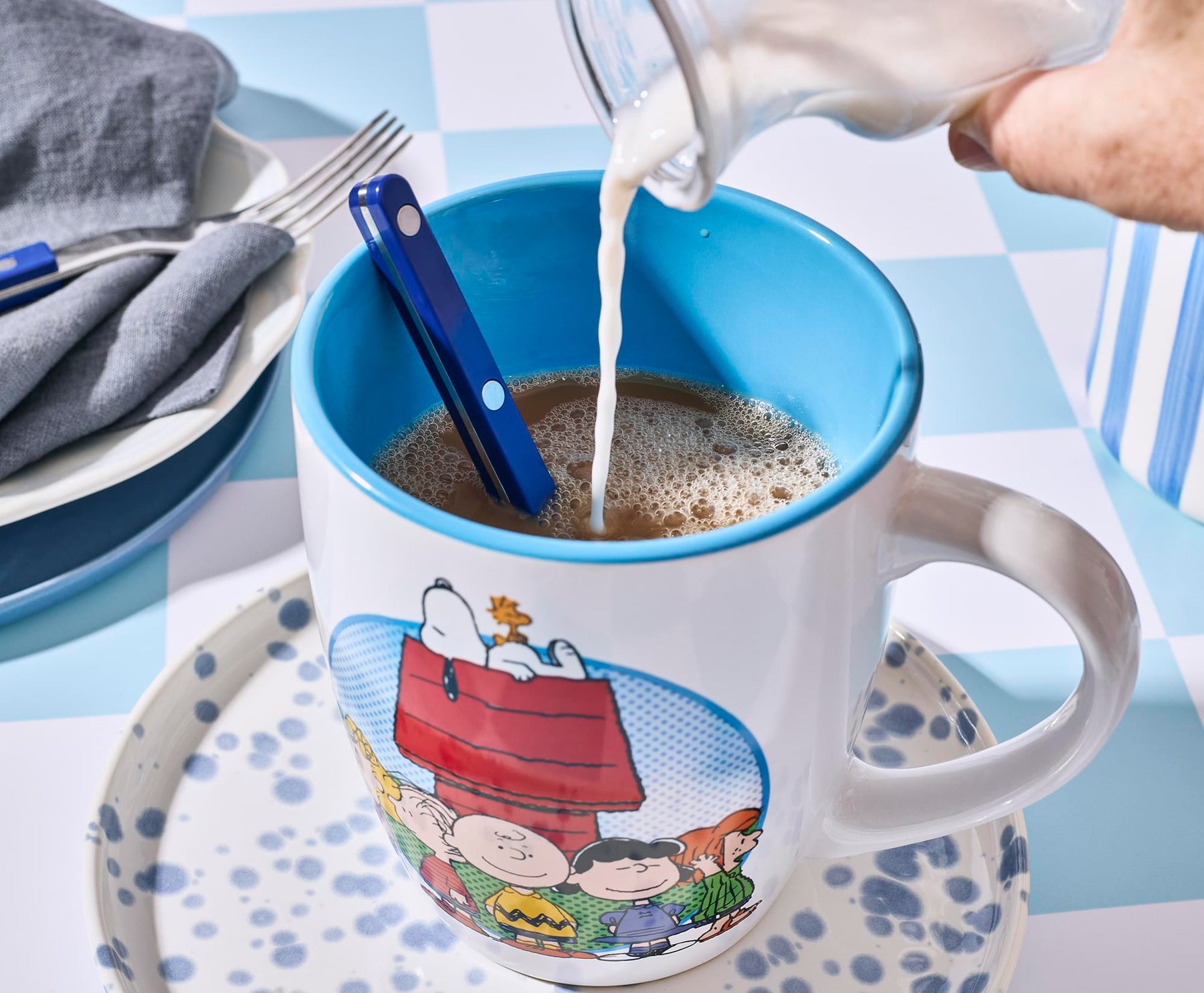 Peanuts Group Scene 25-Ounce Ceramic Latte Mug