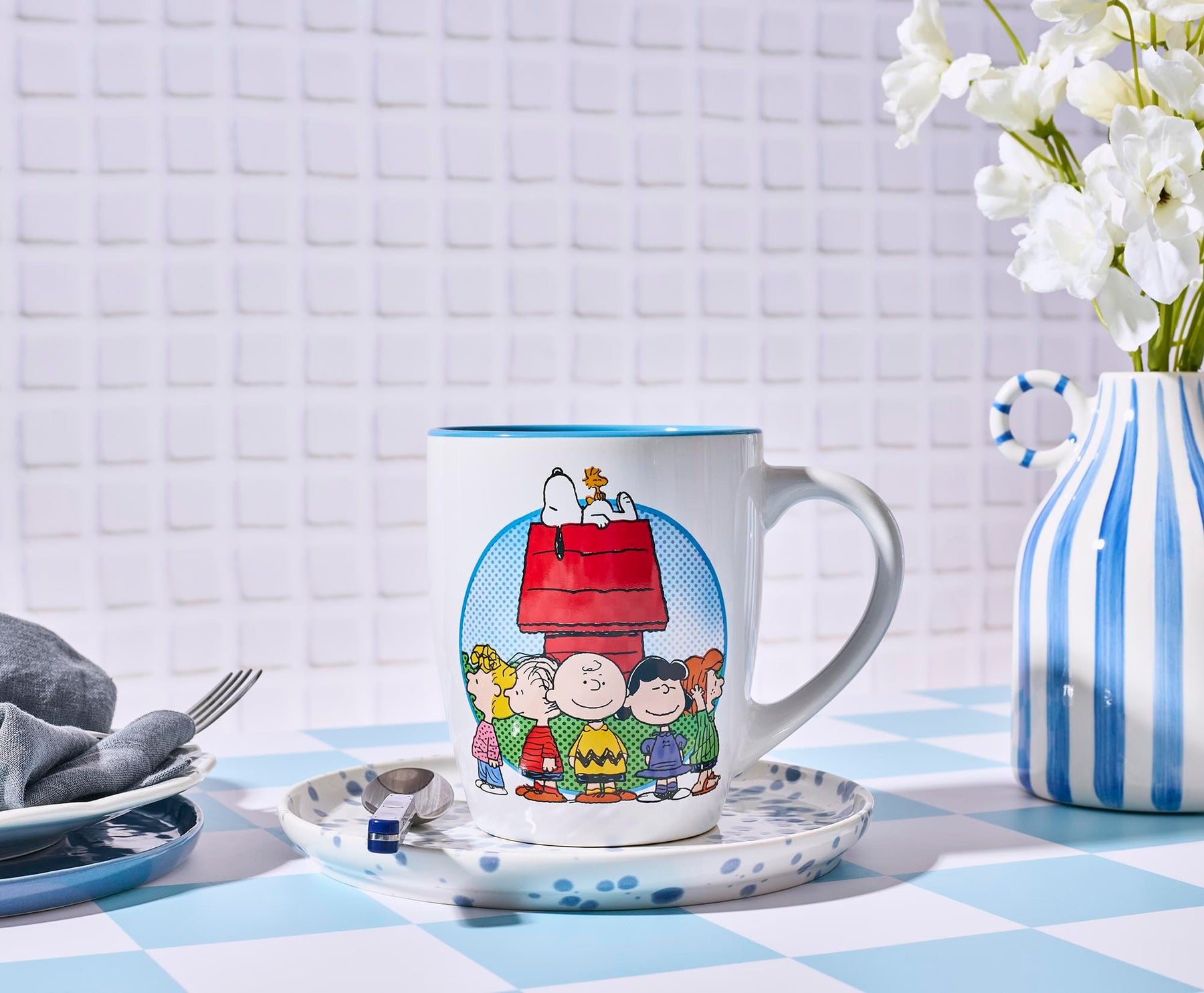 Peanuts Group Scene 25-Ounce Ceramic Latte Mug