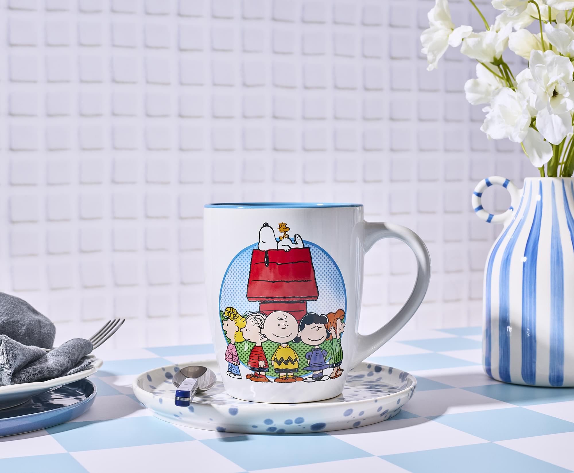 Peanuts Group Scene 25-Ounce Ceramic Latte Mug