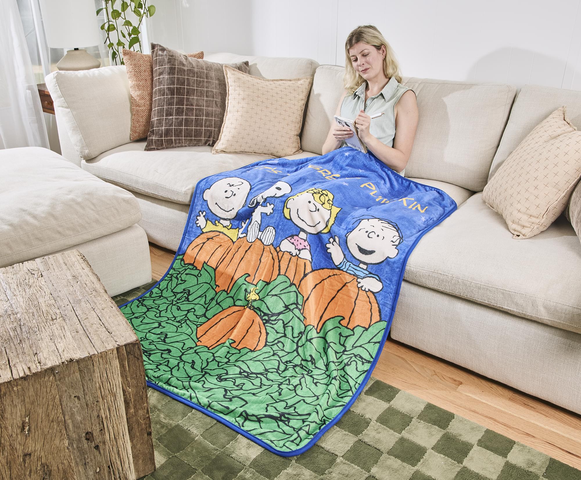Peanuts "It's The Great Pumpkin" Fleece Throw Blanket | 45 x 60 Inches