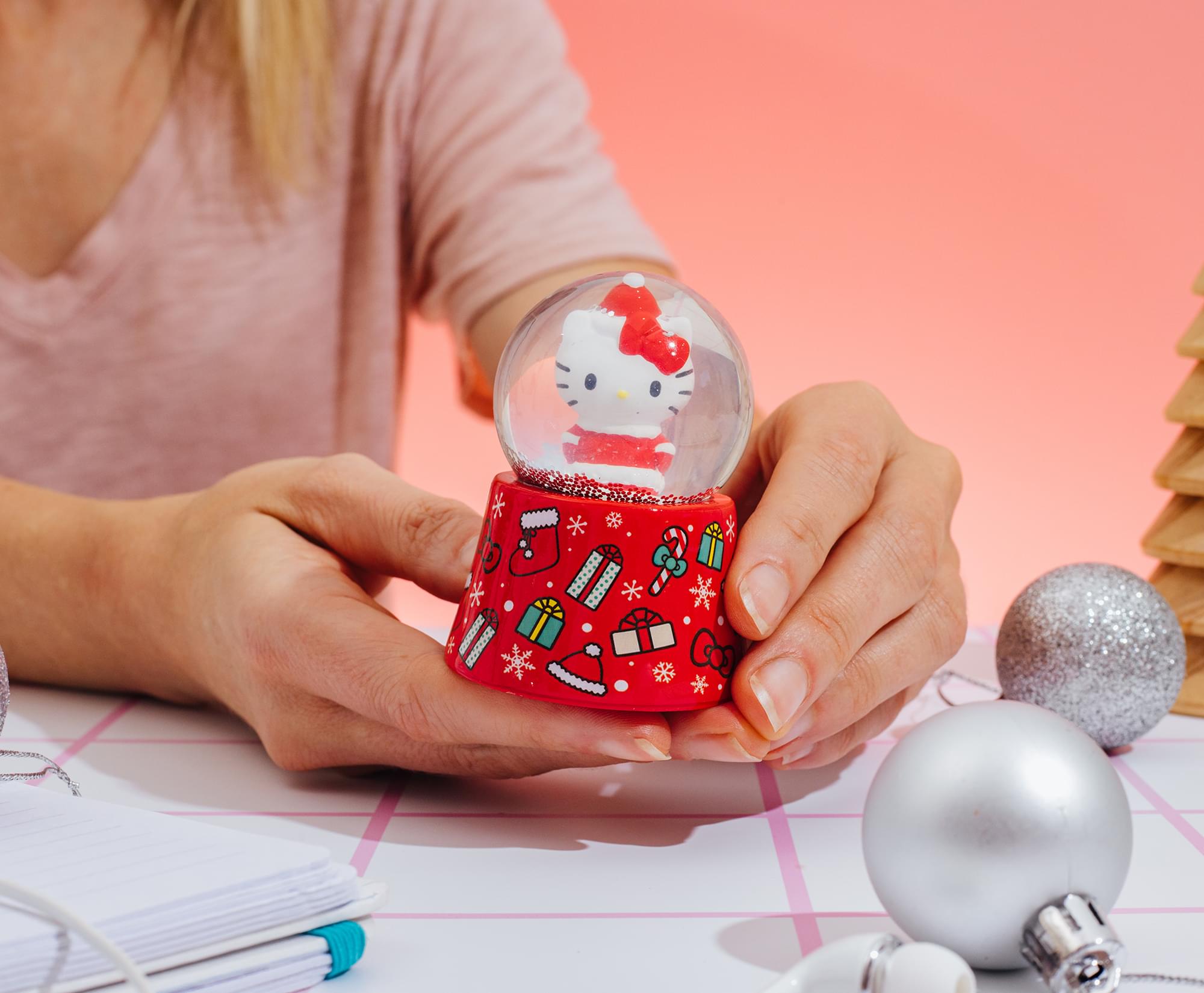 Sanrio Hello Kitty Holiday 3-Inch Mini Light-Up Snow Globe