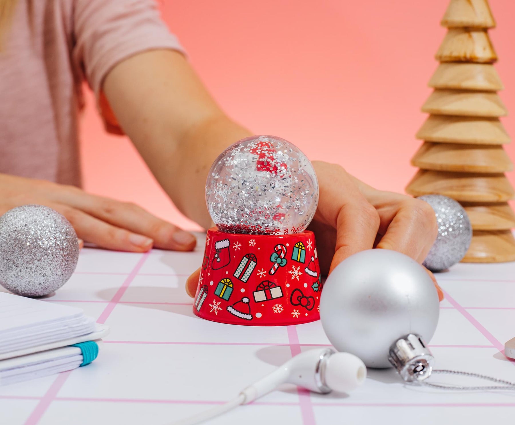 Sanrio Hello Kitty Holiday 3-Inch Mini Light-Up Snow Globe