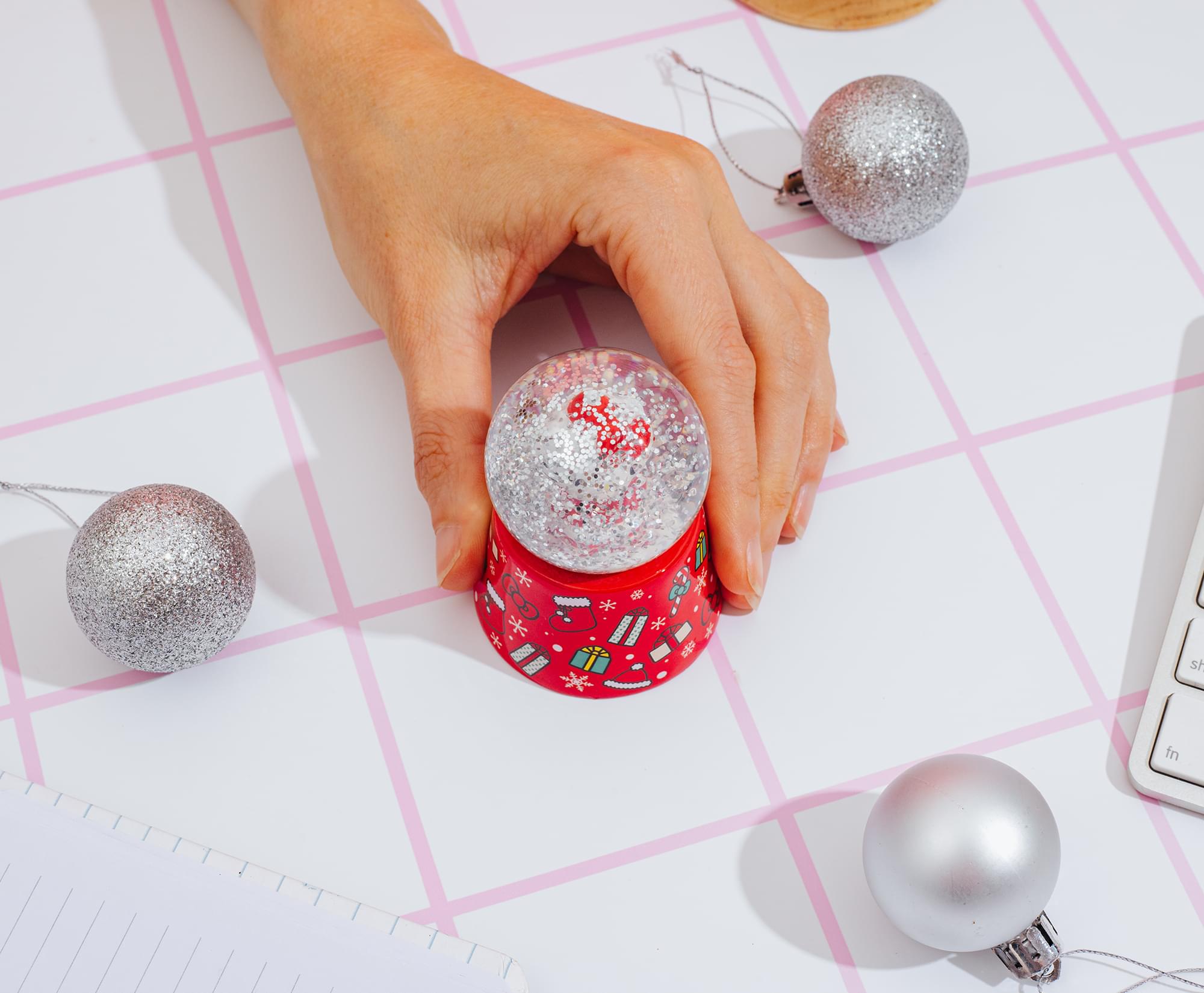 Sanrio Hello Kitty Holiday 3-Inch Mini Light-Up Snow Globe