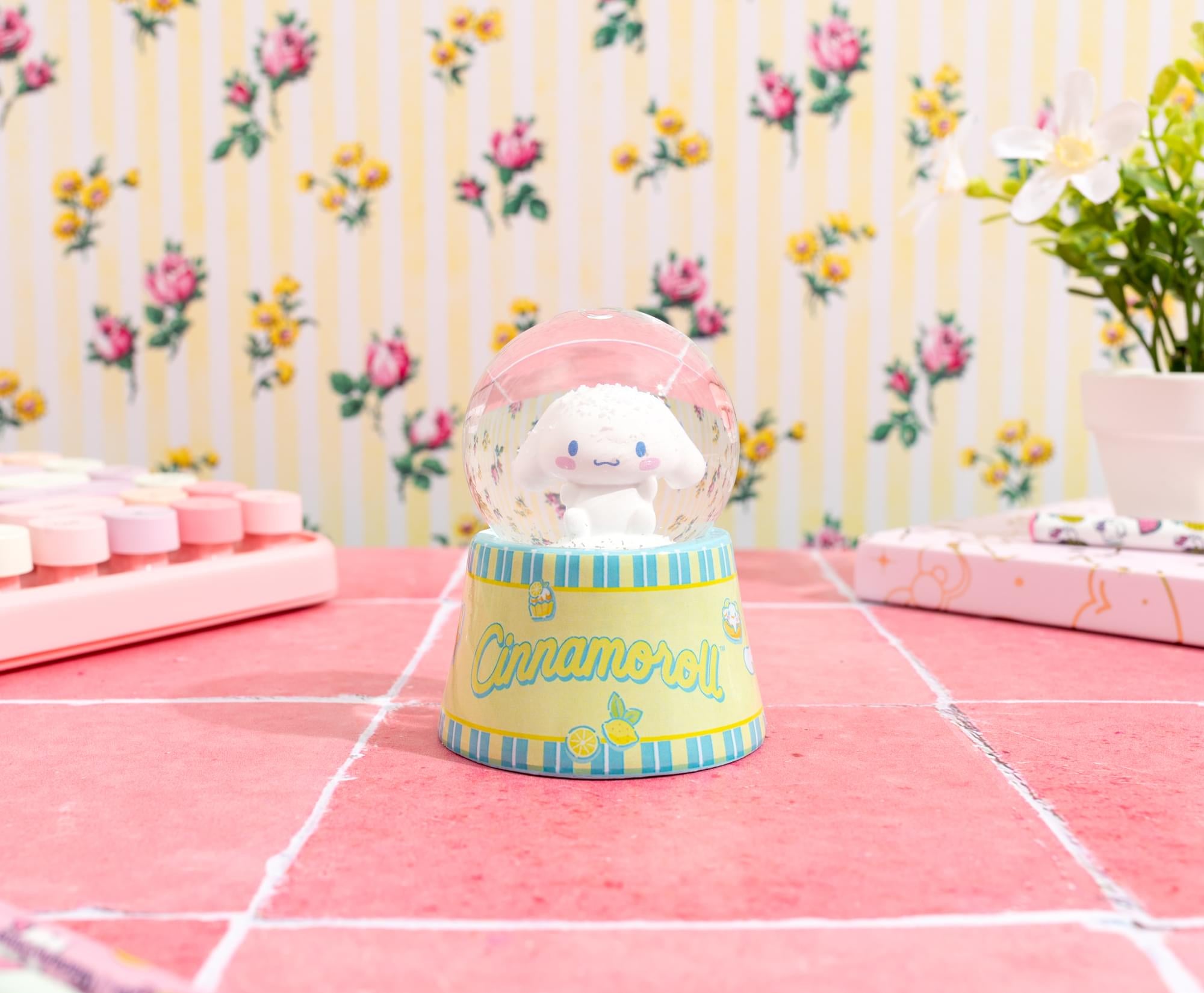 Sanrio Cinnamoroll 3-Inch Mini Light-Up Snow Globe