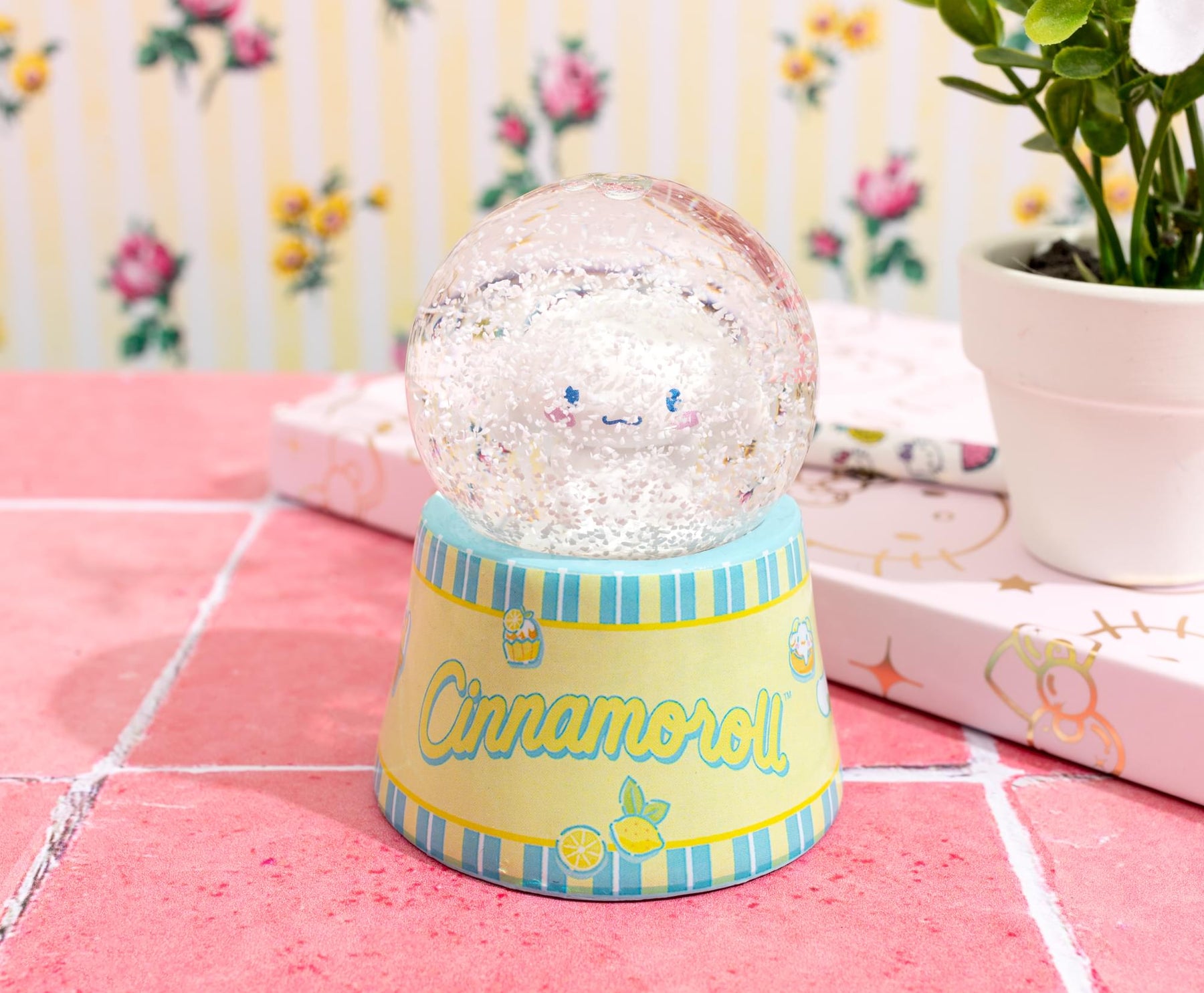 Sanrio Cinnamoroll 3-Inch Mini Light-Up Snow Globe