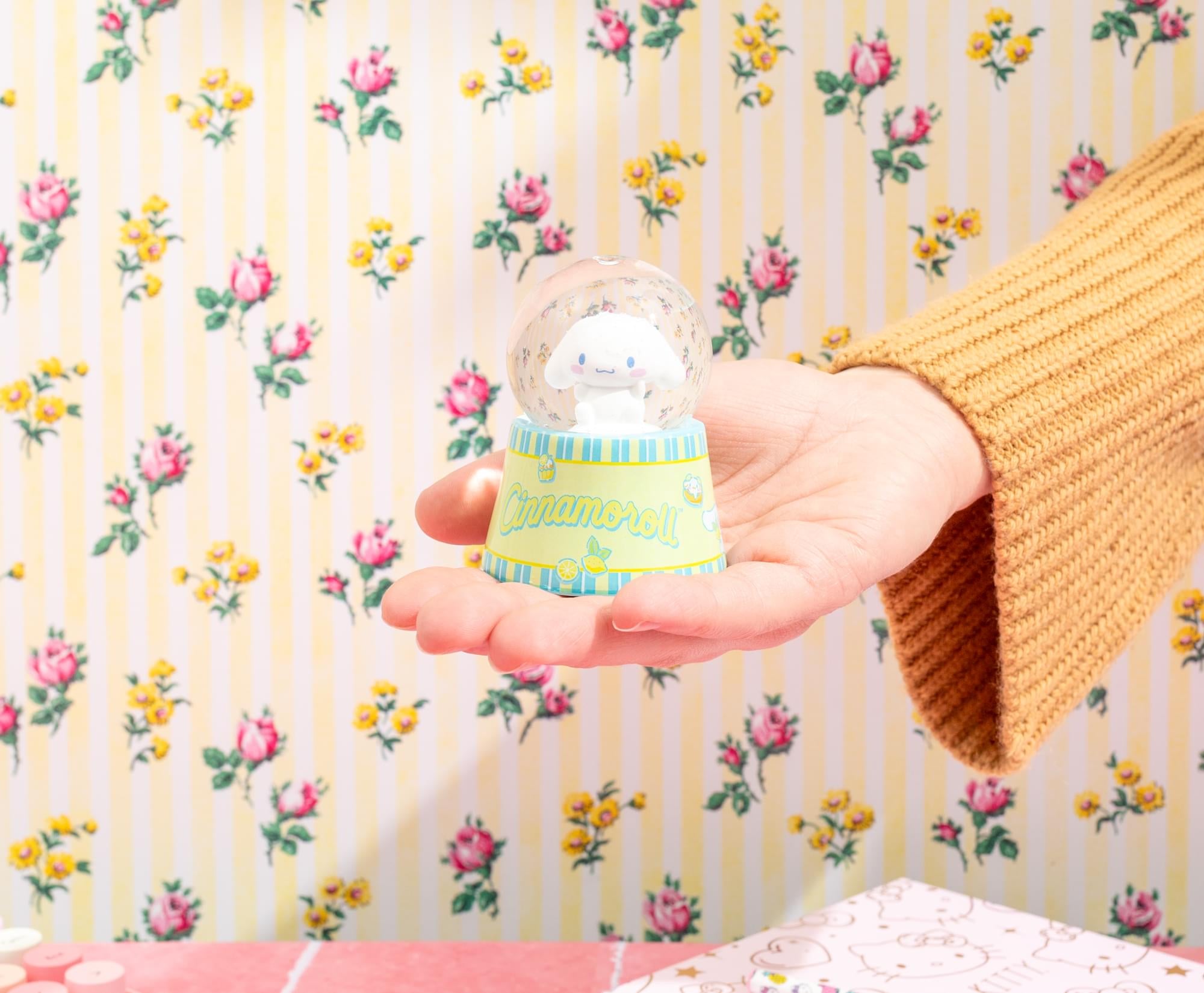 Sanrio Cinnamoroll 3-Inch Mini Light-Up Snow Globe